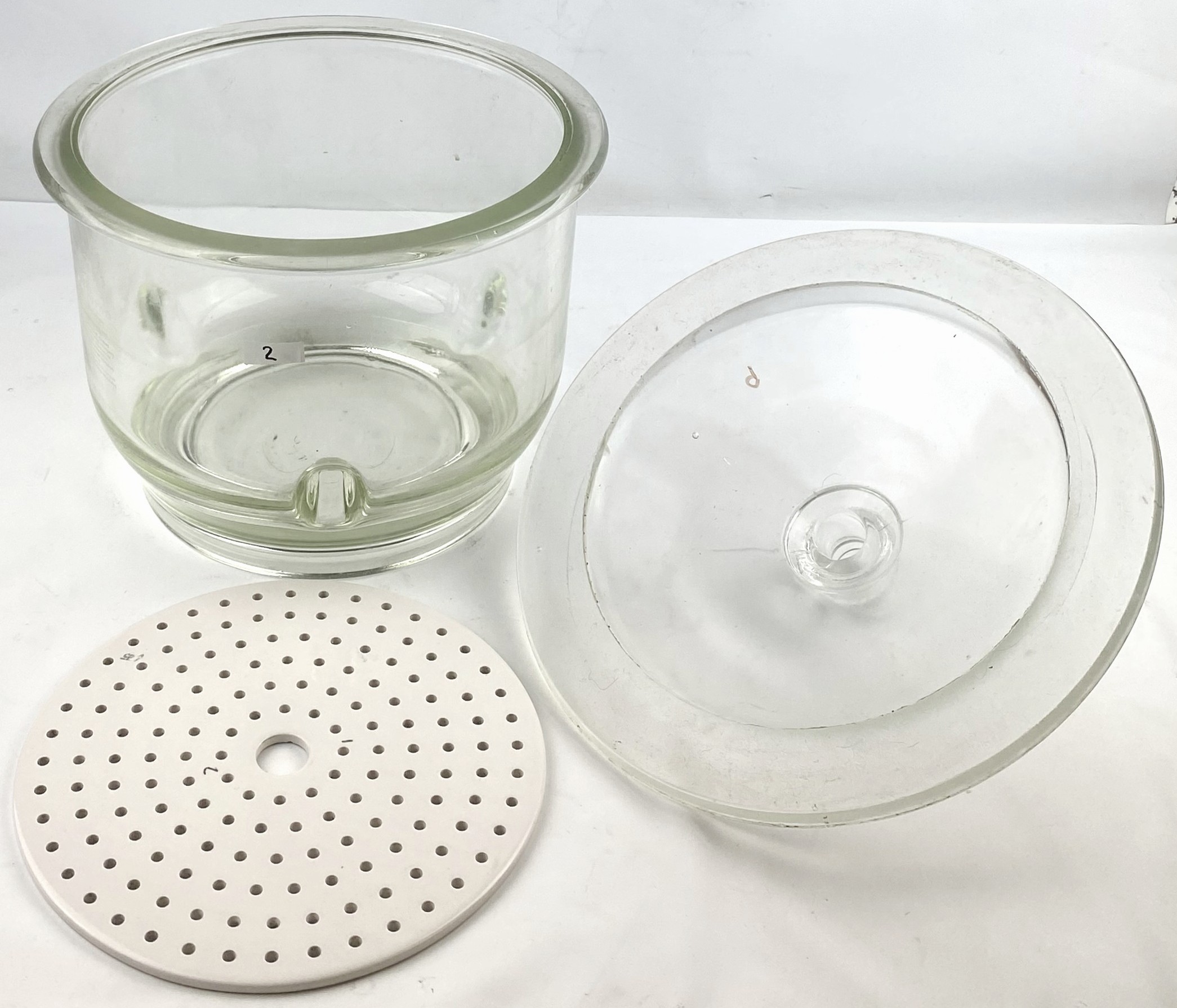 Used Corning PYREX 3081-250 (or Similar) Glass Desiccator with Support Plate (10.5L)