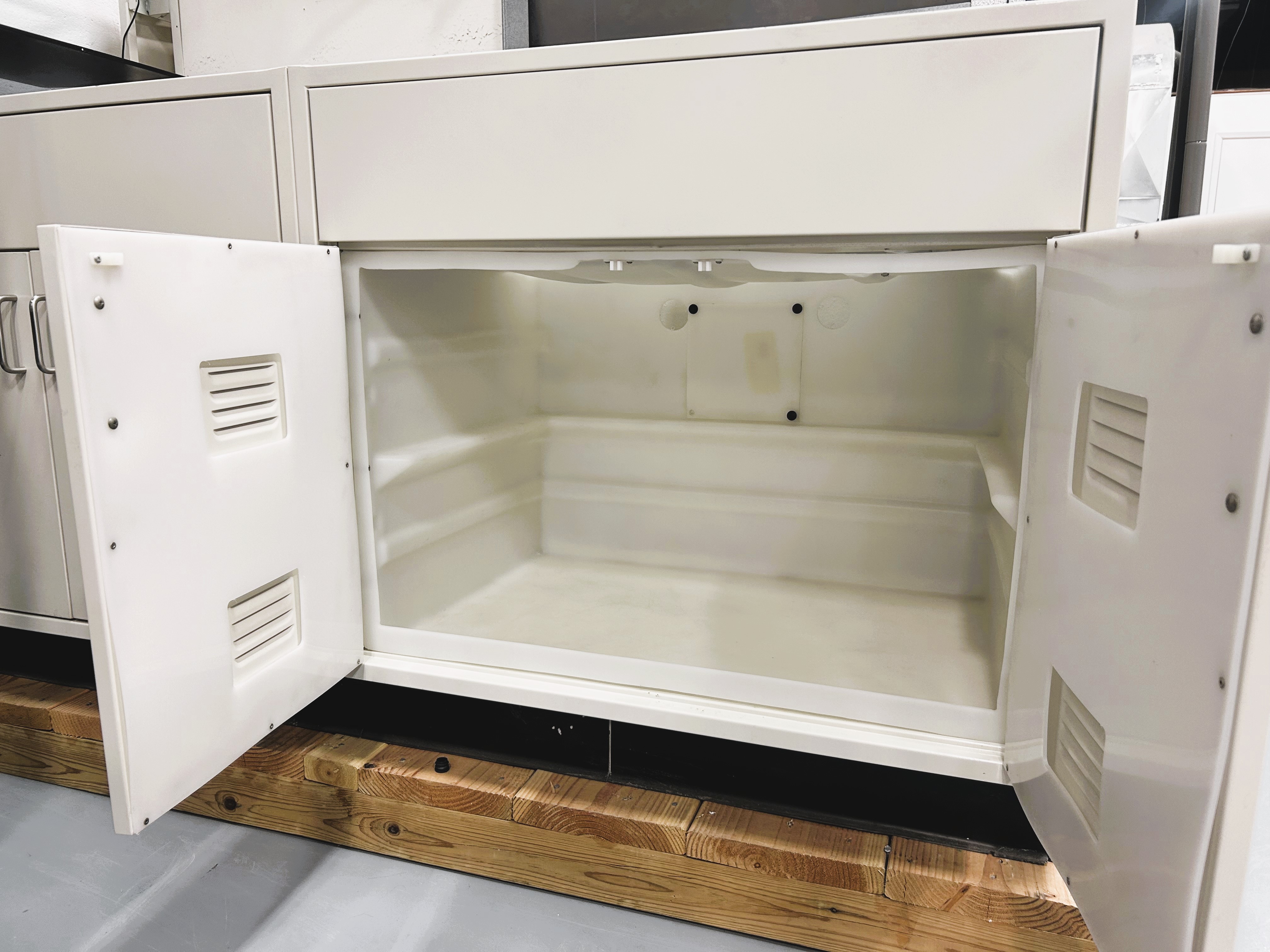 New Open Box Kewaunee Supreme Air H50 6-Ft Fume Hood with Racking and Base Cabinets