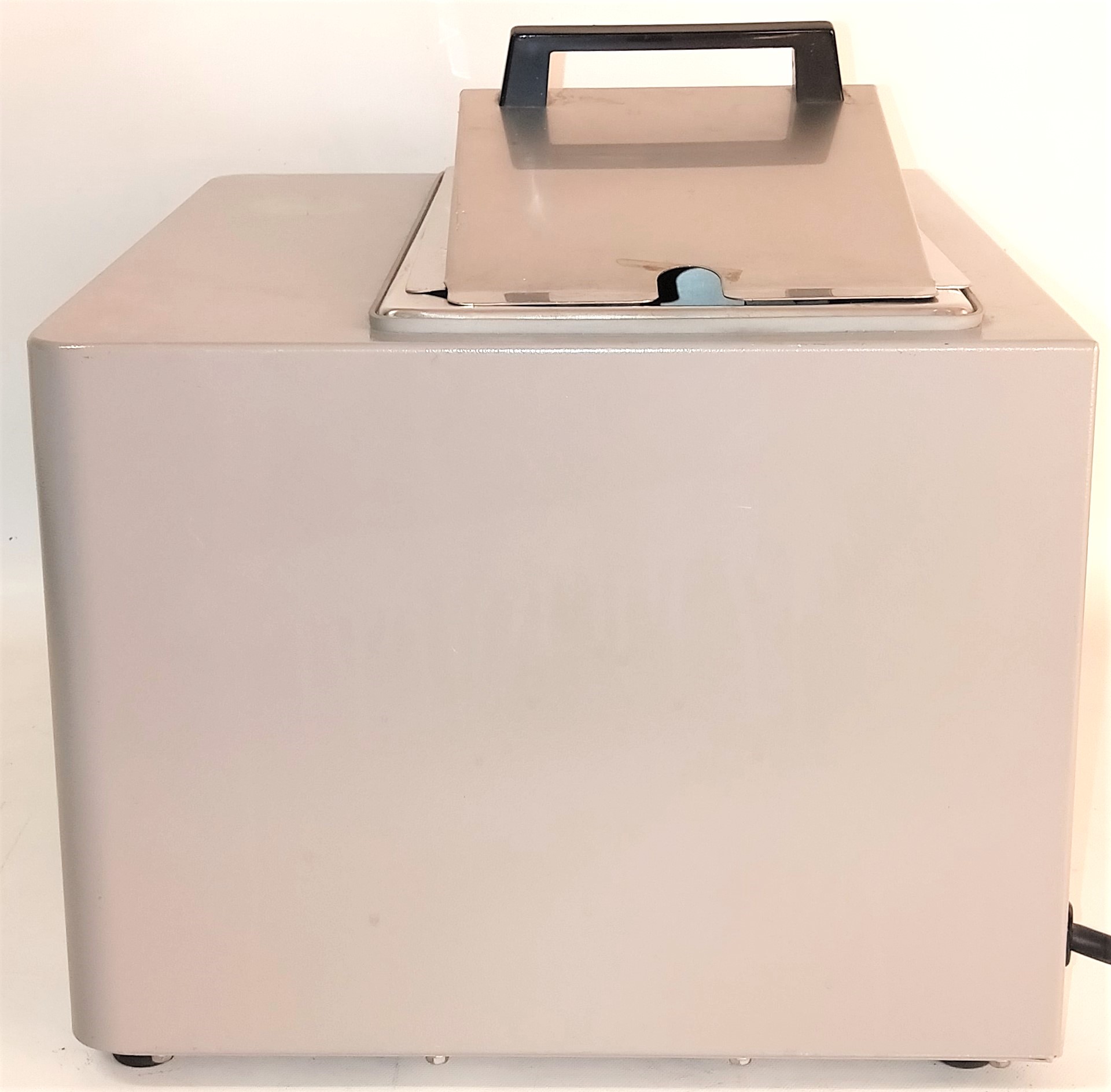 Used VWR (Shel-Lab) 1202 Water Bath (2L)