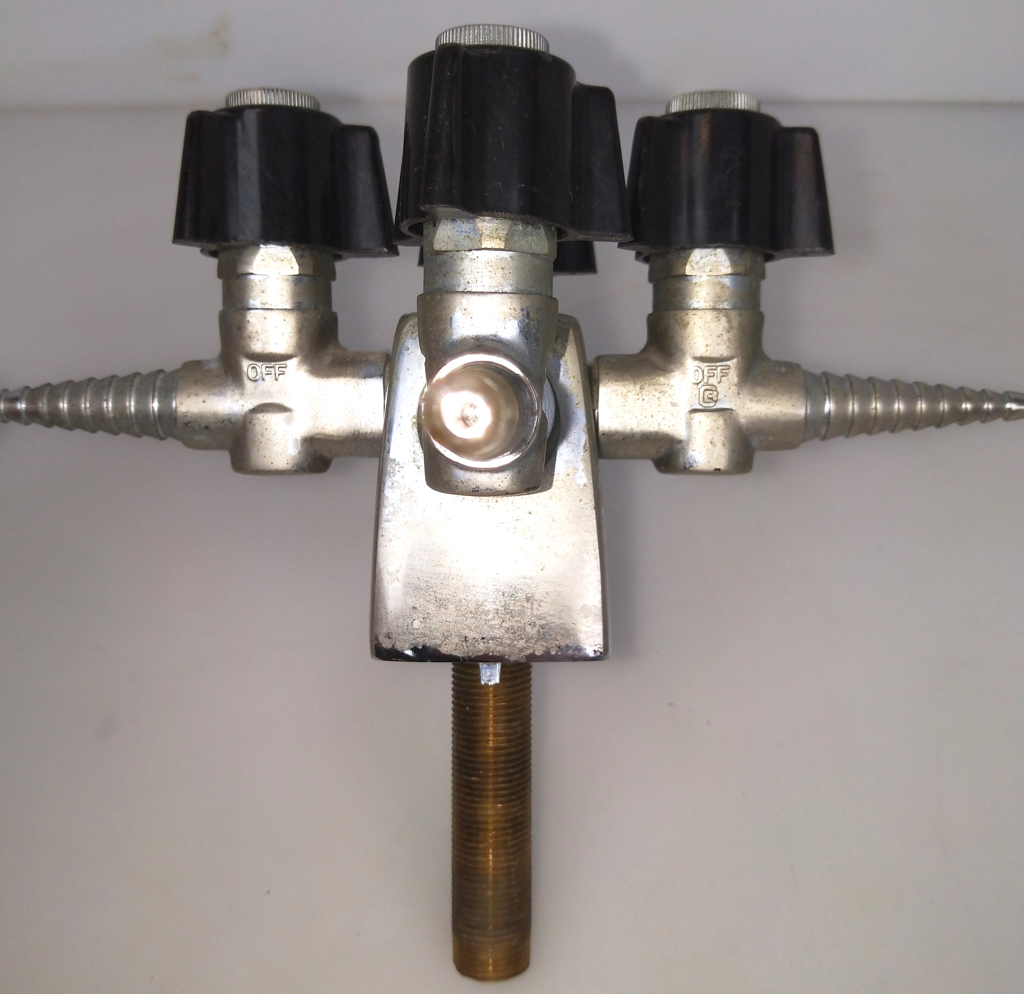 Used Deck-Mounted Turret with 4-Way Lab Gas Ball Valve