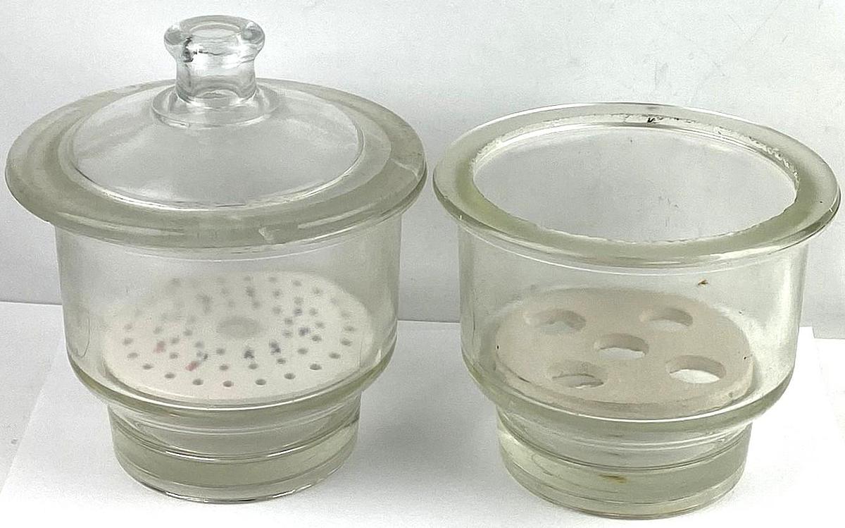 Used Corning PYREX (and Similar) 3081-150 Glass Desiccator with Support Plate (2.4L)