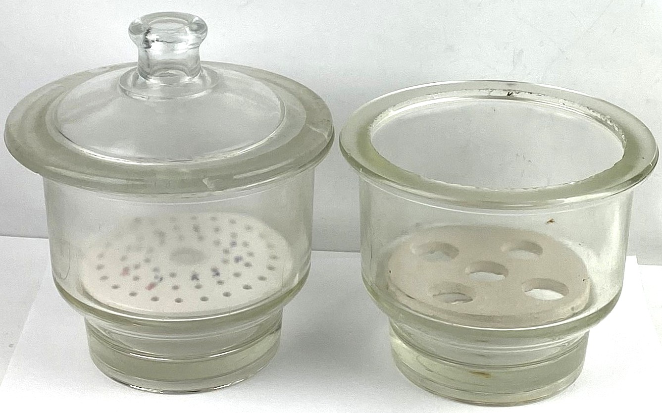 Used Corning PYREX (and Similar) 3081-150 Glass Desiccator with Support Plate (2.4L)