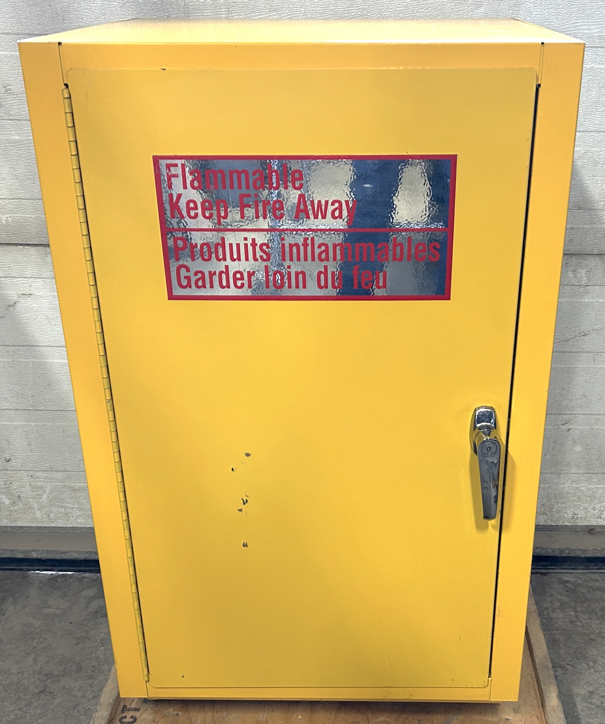 New Open Box Justrite Sure-Grip EX 890400 Countertop Flammable Storage Cabinet (4 Gallon)