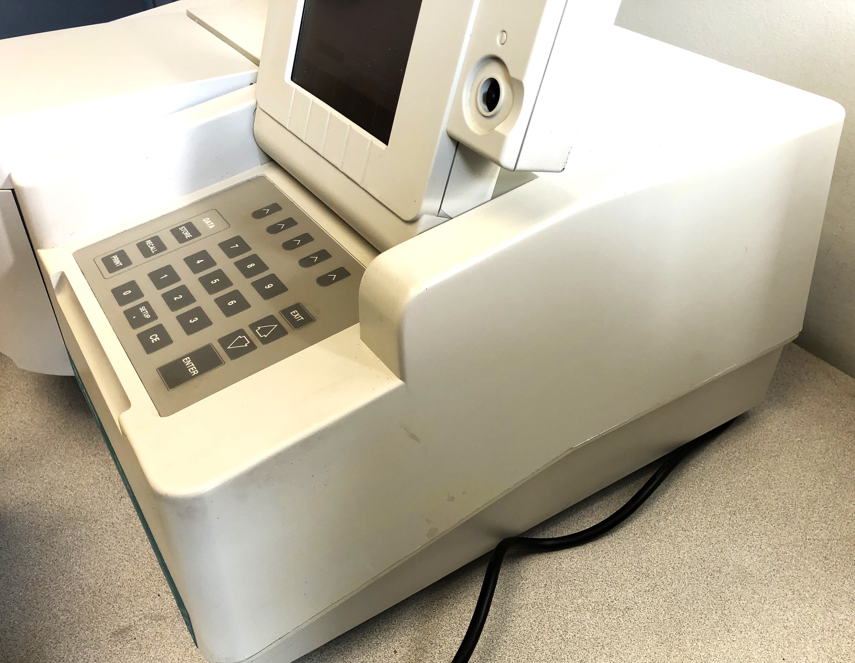 Used Beckman DU-520 UV-Visible Spectrophotometer (190 to 1100 nm)