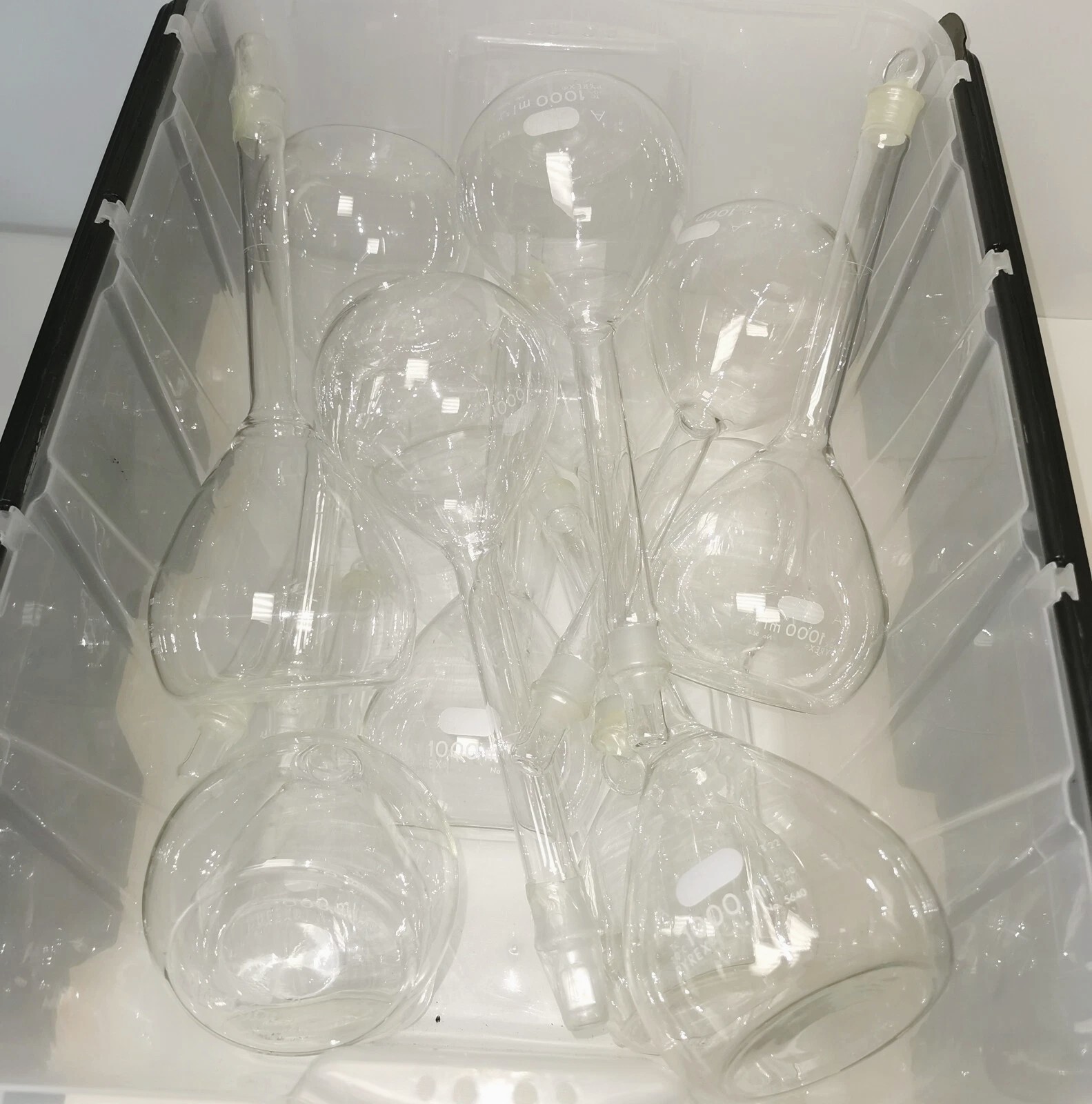 Used Corning PYREX (or Equivalent) 1000mL Volumetric Flasks - Class A and B