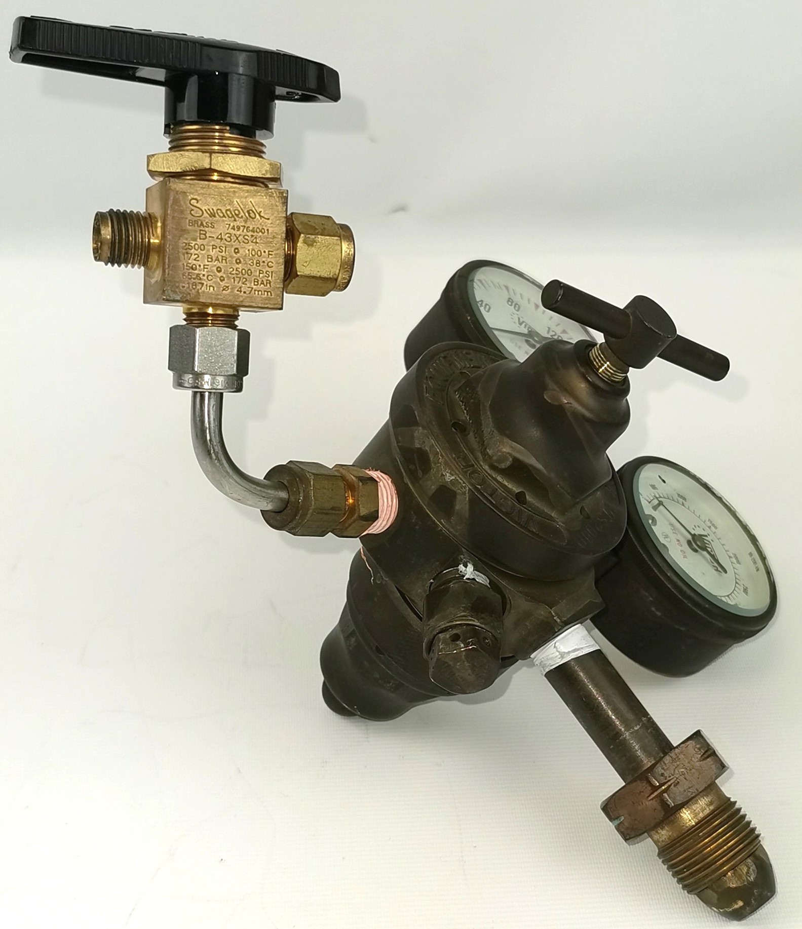 Used Victor VTS 200D Gas Regulator with Swagelok B-43XS4 Valve (CGA 510)