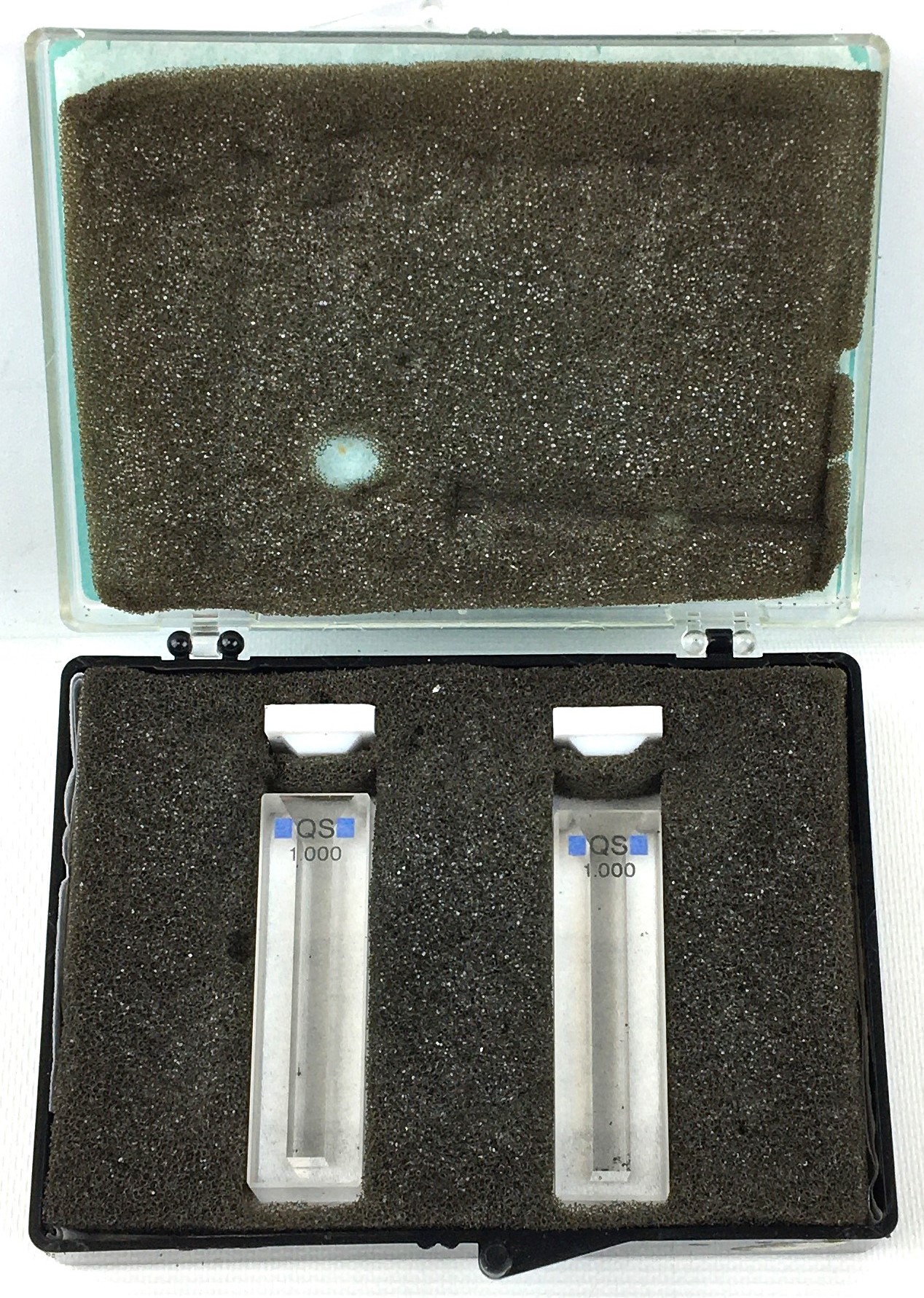 New Open Box Hellma 104-QS Quartz Semi-Micro Absorption Cuvette with Stopper - 10mm (Pack of 2)