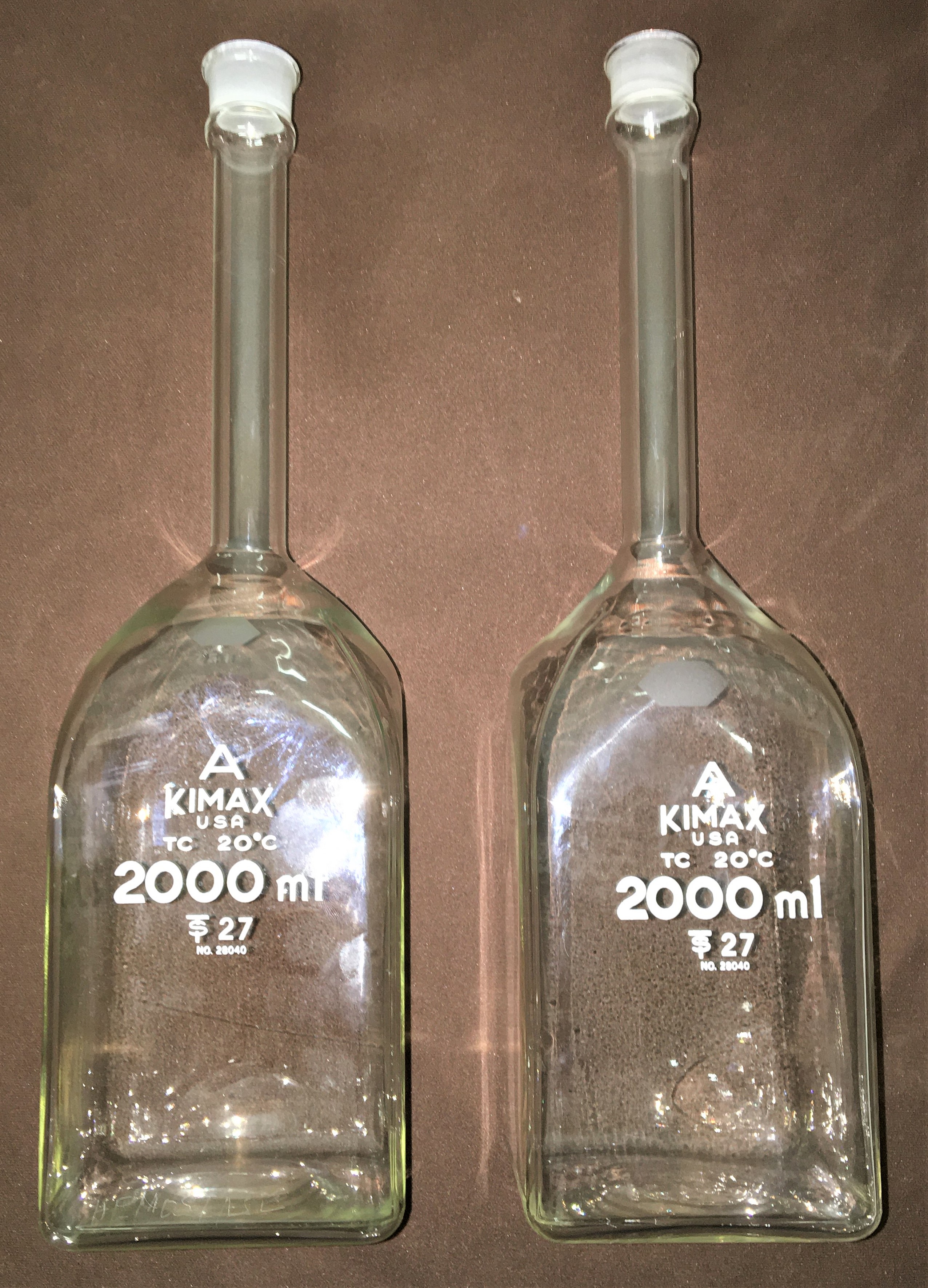 Used Kimble 28040-2000 KIMAX Square Volumetric Flask, Class A - 2000mL