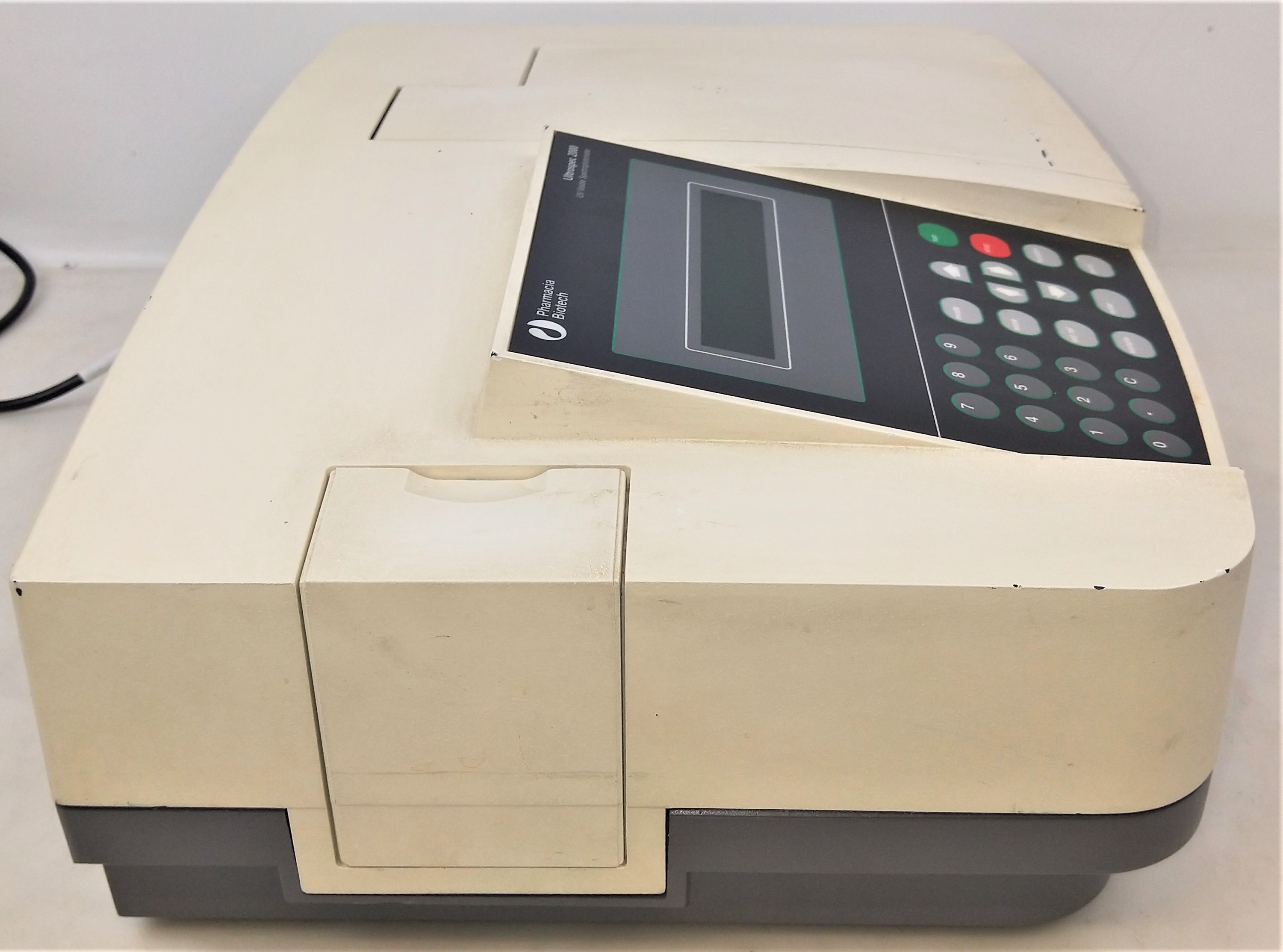 As is Pharmacia Ultrospec 2000 UV-Visible Spectrophotometer - 190 to 1100 nm - FOR PARTS