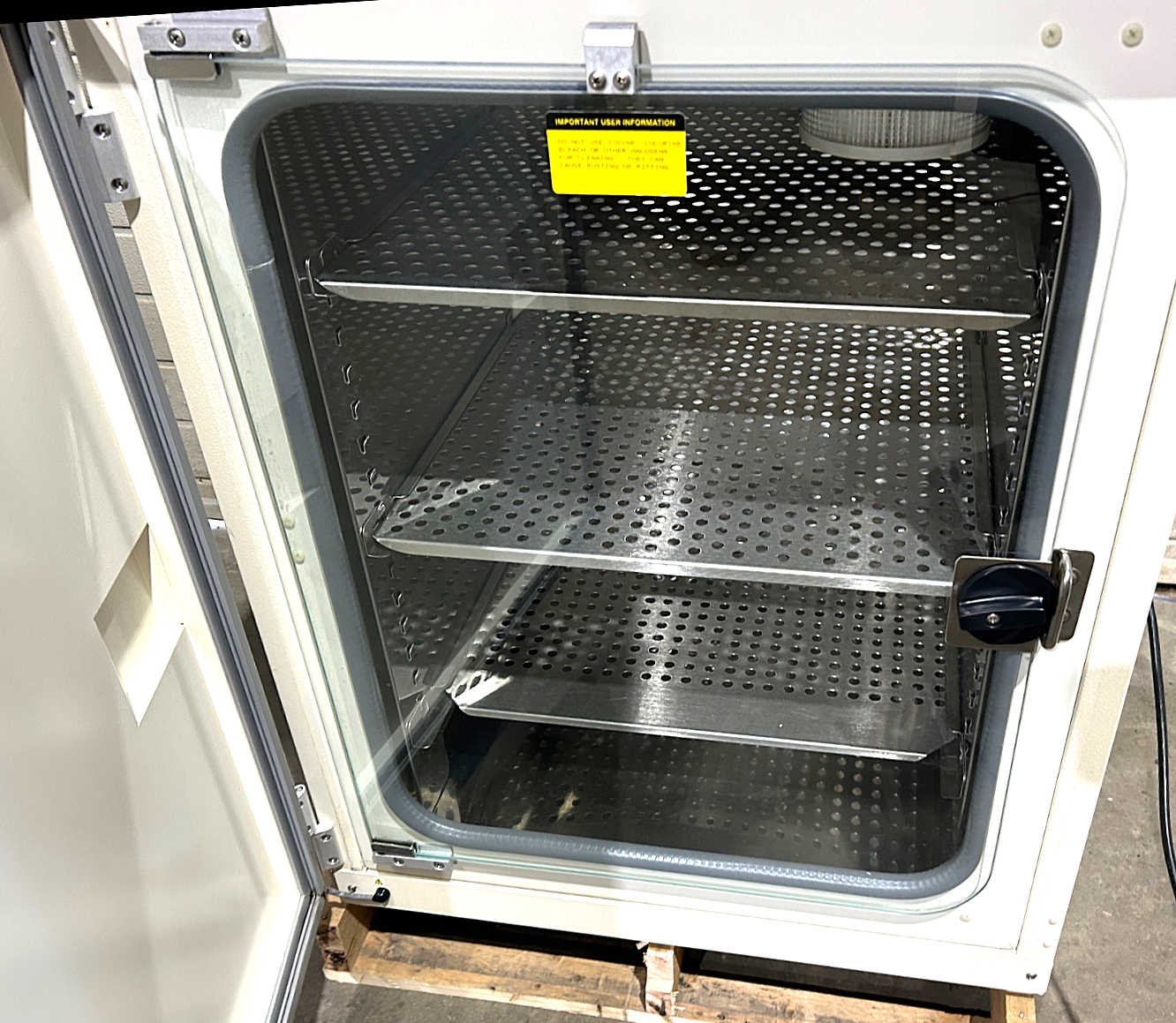 Used Thermo Forma 310 CO2 Incubator (6.5 Cu-Ft)
