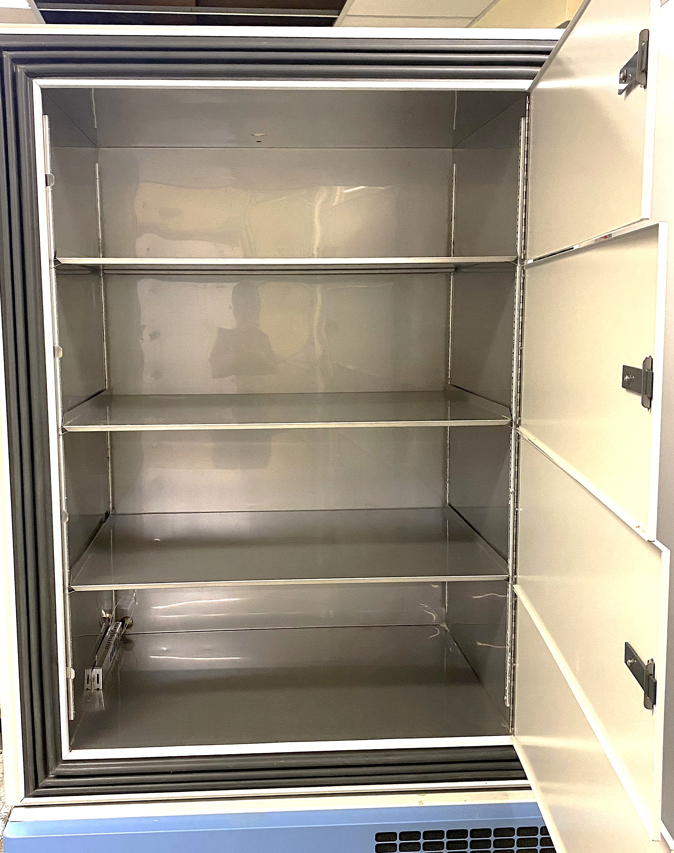 Used Thermo Fisher 907 Ultra-Low Freezer (28 Cu-Ft)