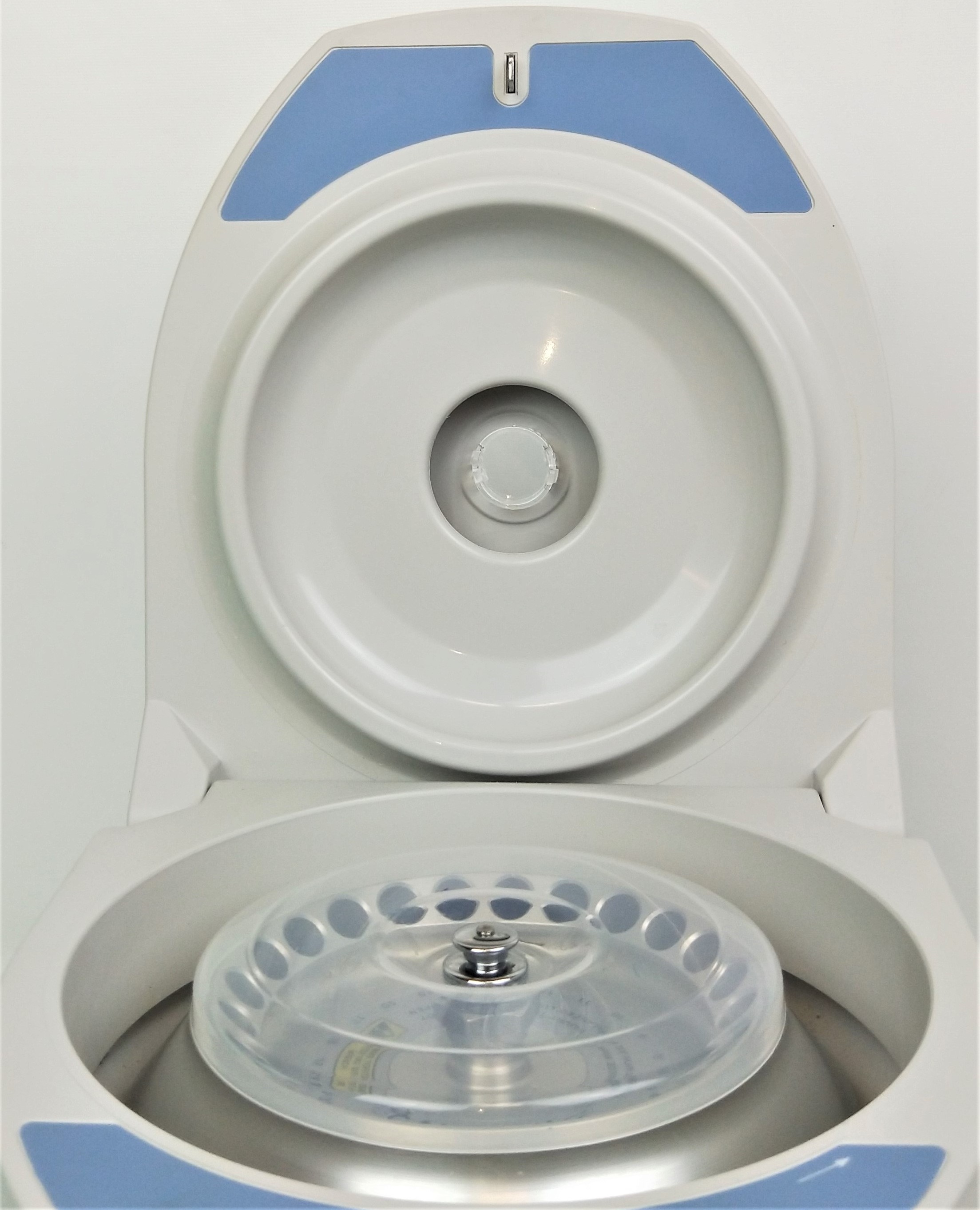 New Open Box Labnet Spectrafuge 24D MicroCentrifuge (24 x 1.5-2mL)