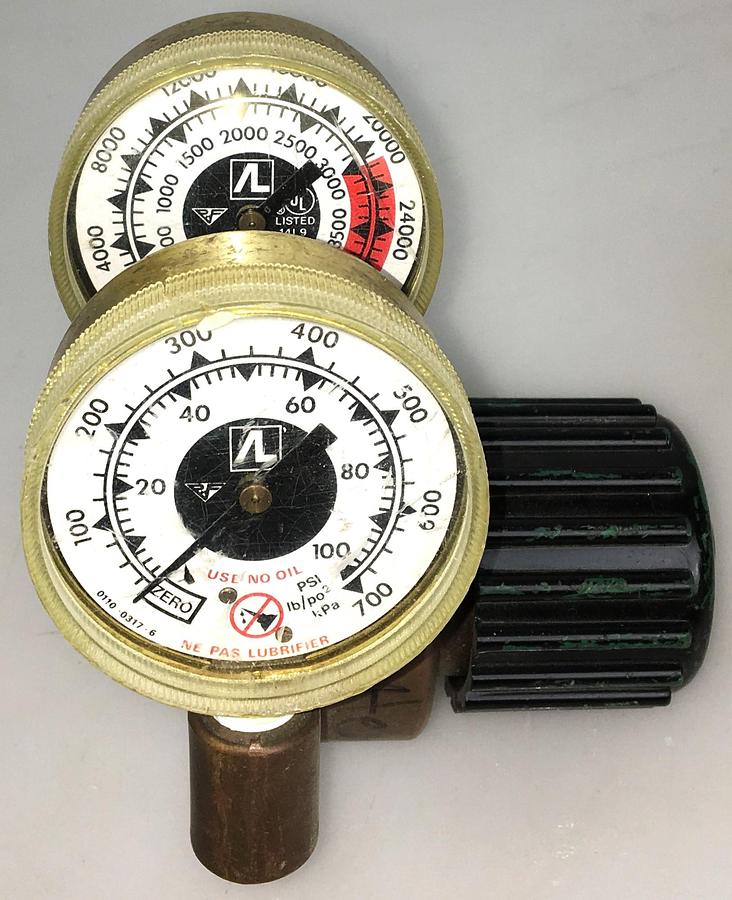 Used Liquid Air 141-N2-B98 Brass Nitrogen Regulator (CGA 580)