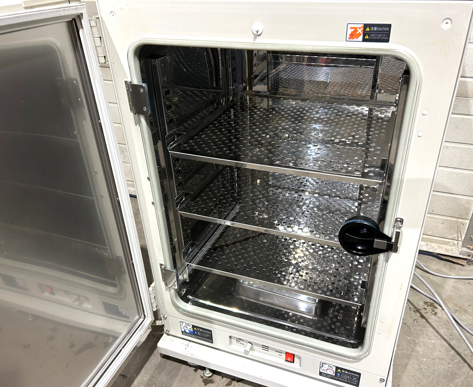 Used Sanyo MCO-18AIC CO2 Incubator (6 Cu-Ft)