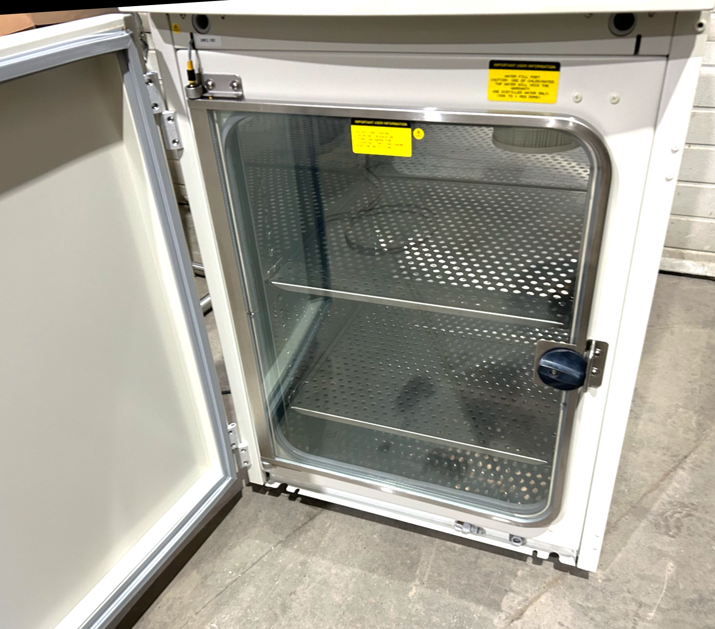 Used Thermo Forma Series II 3110 Water-Jacketed CO2 Incubator (6.5 Cu-Ft)