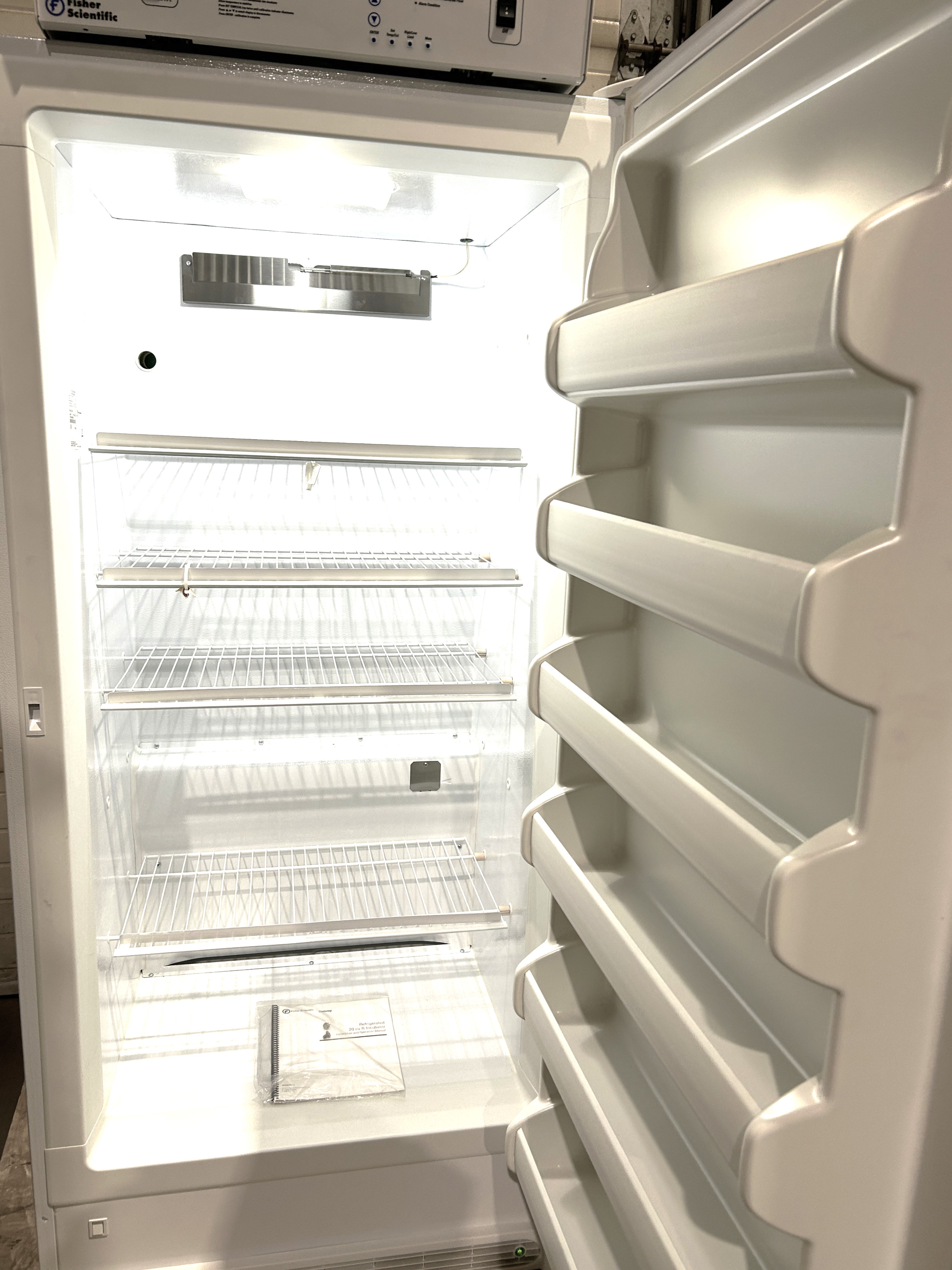 New Open Box Fisher Isotemp 3720A Refrigerated BOD Incubator (20 Cu-Ft)