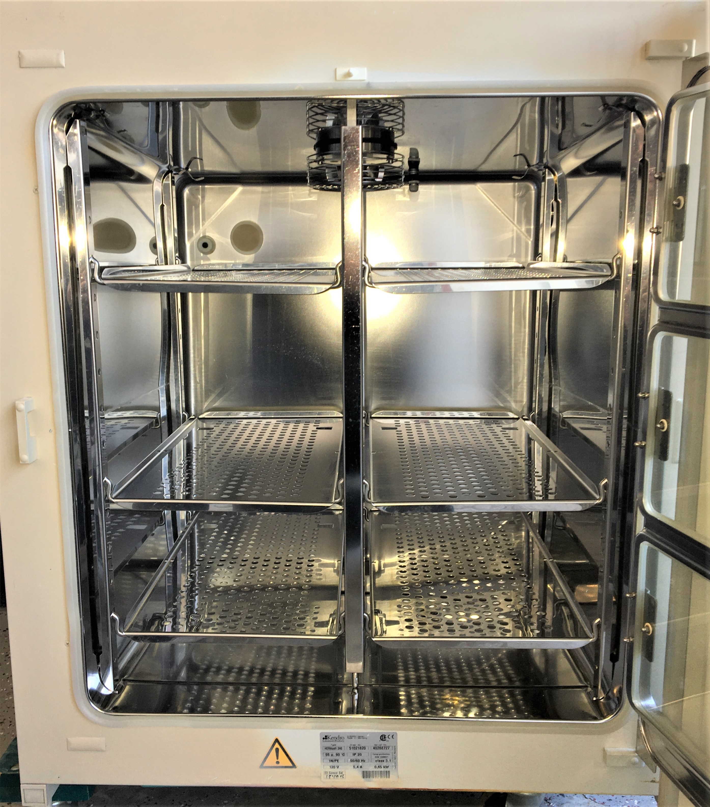Used Heraeus HERAcell 240 CO2 Incubator - 8.4 Cu-Ft