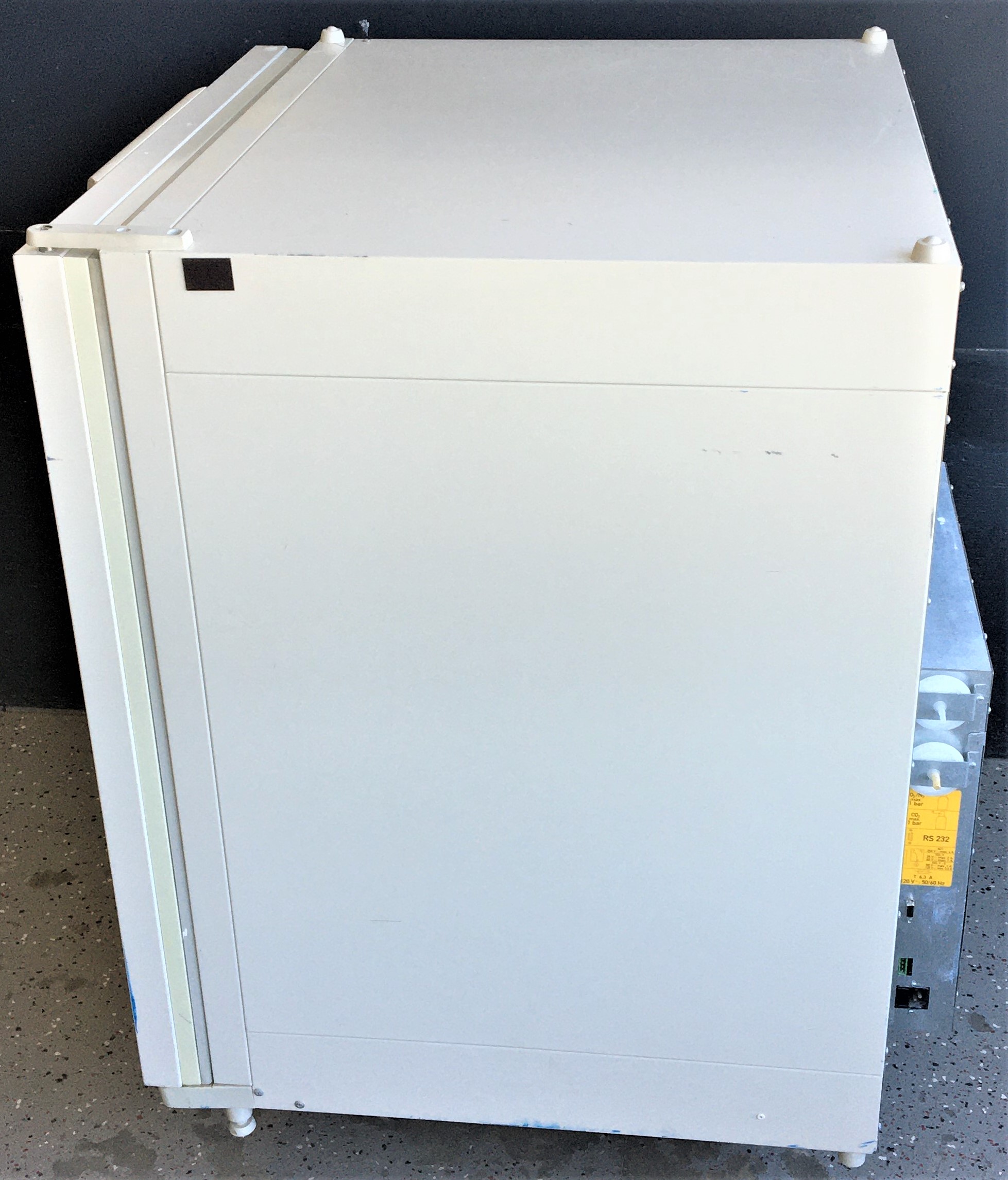 Used Heraeus HERAcell 240 CO2 Incubator - 8.4 Cu-Ft
