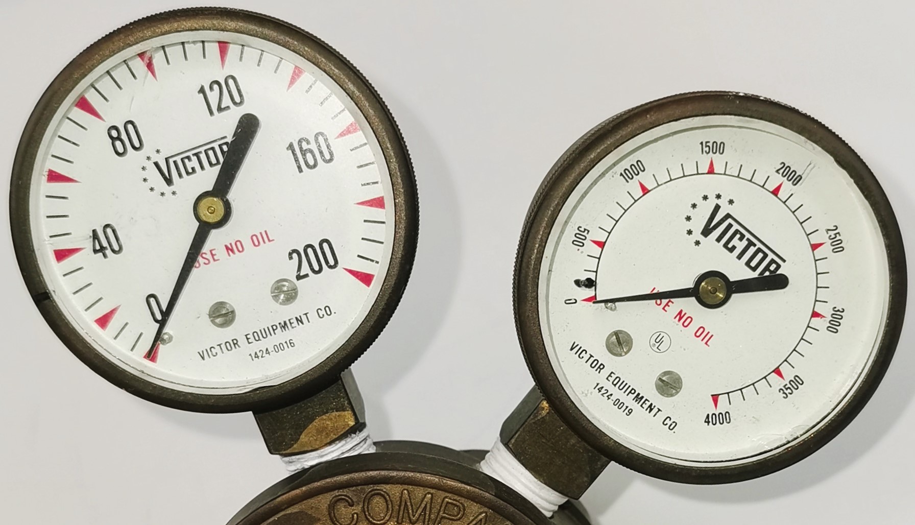 Used Victor VTS 200D Gas Regulator with Swagelok B-43XS4 Valve (CGA 510)