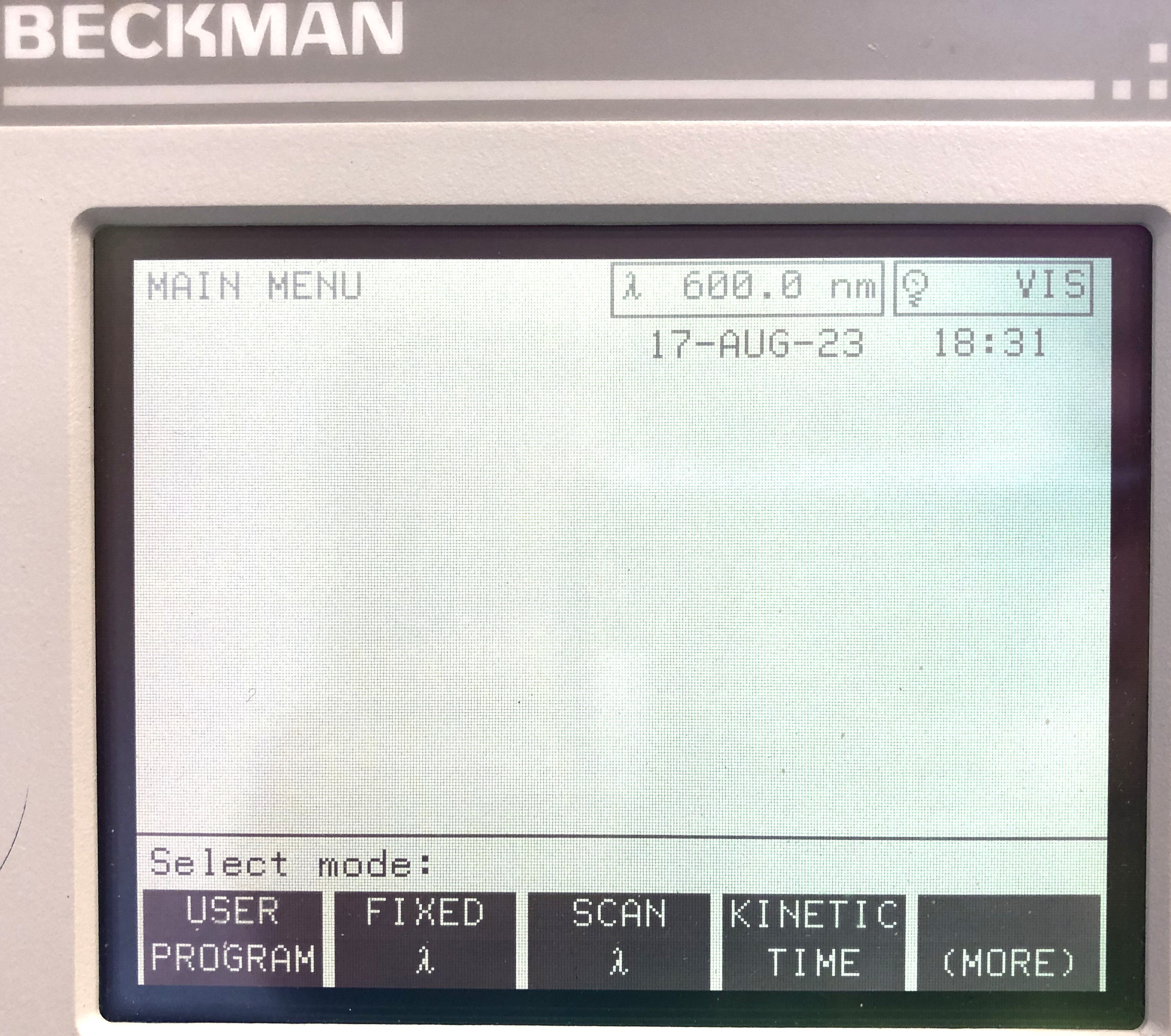 Used Beckman DU-520 UV-Visible Spectrophotometer (190 to 1100 nm)