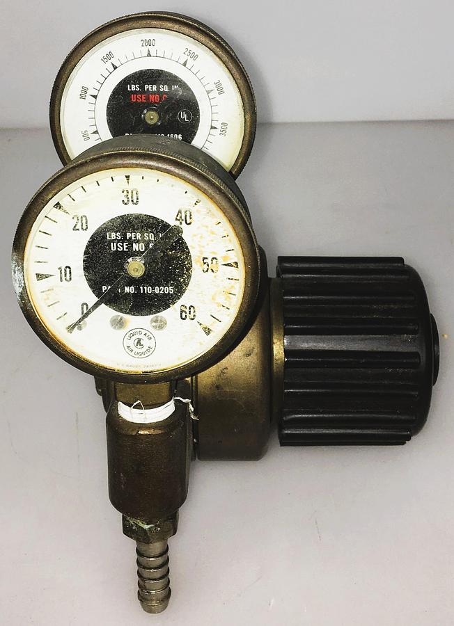 Used Liquid Air 151-1137 Brass Nitrogen Regulator (CGA 580)