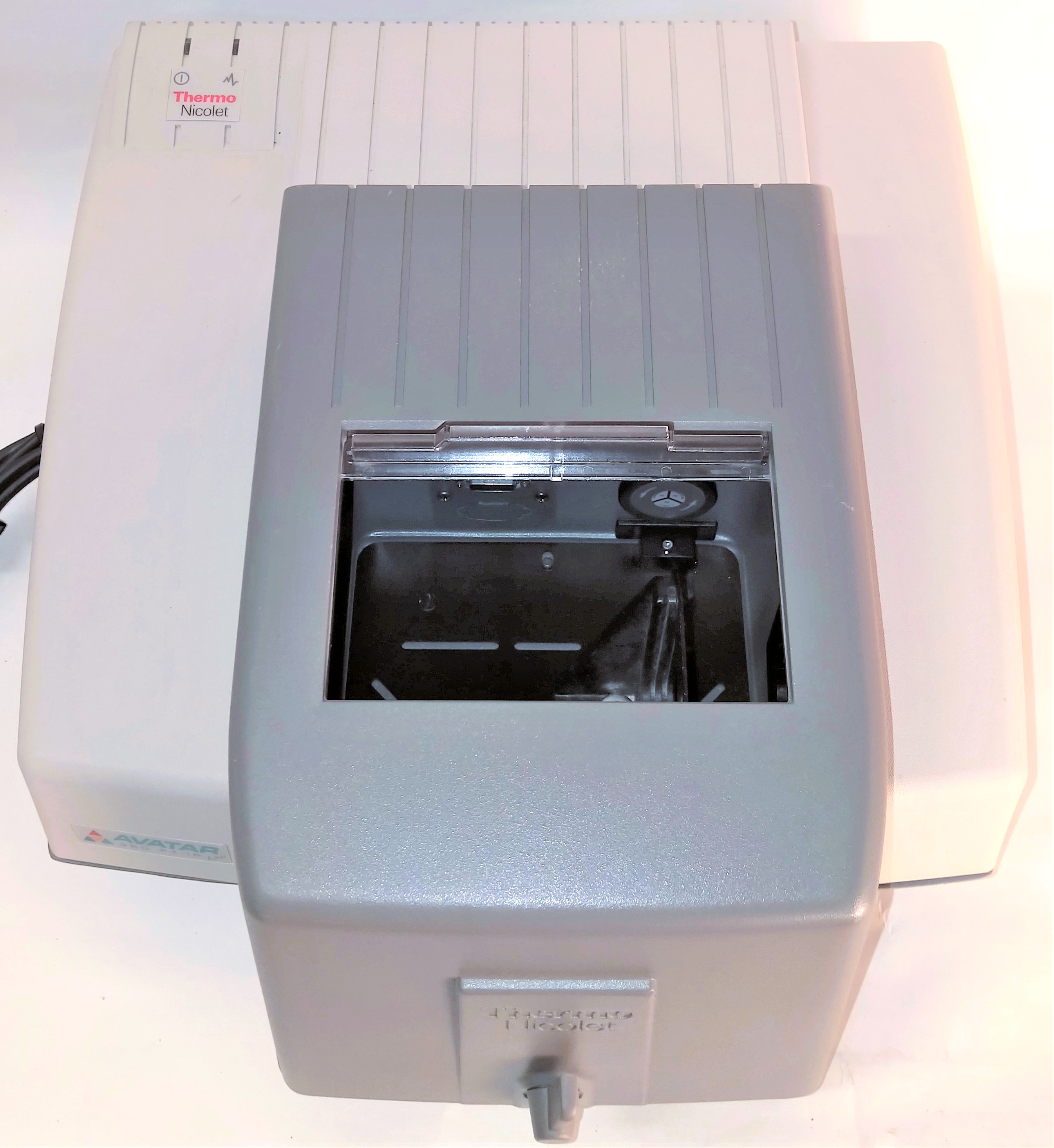 Used Thermo Nicolet Avatar 360 ESP FT-IR Spectrophotometer with Carrying Case