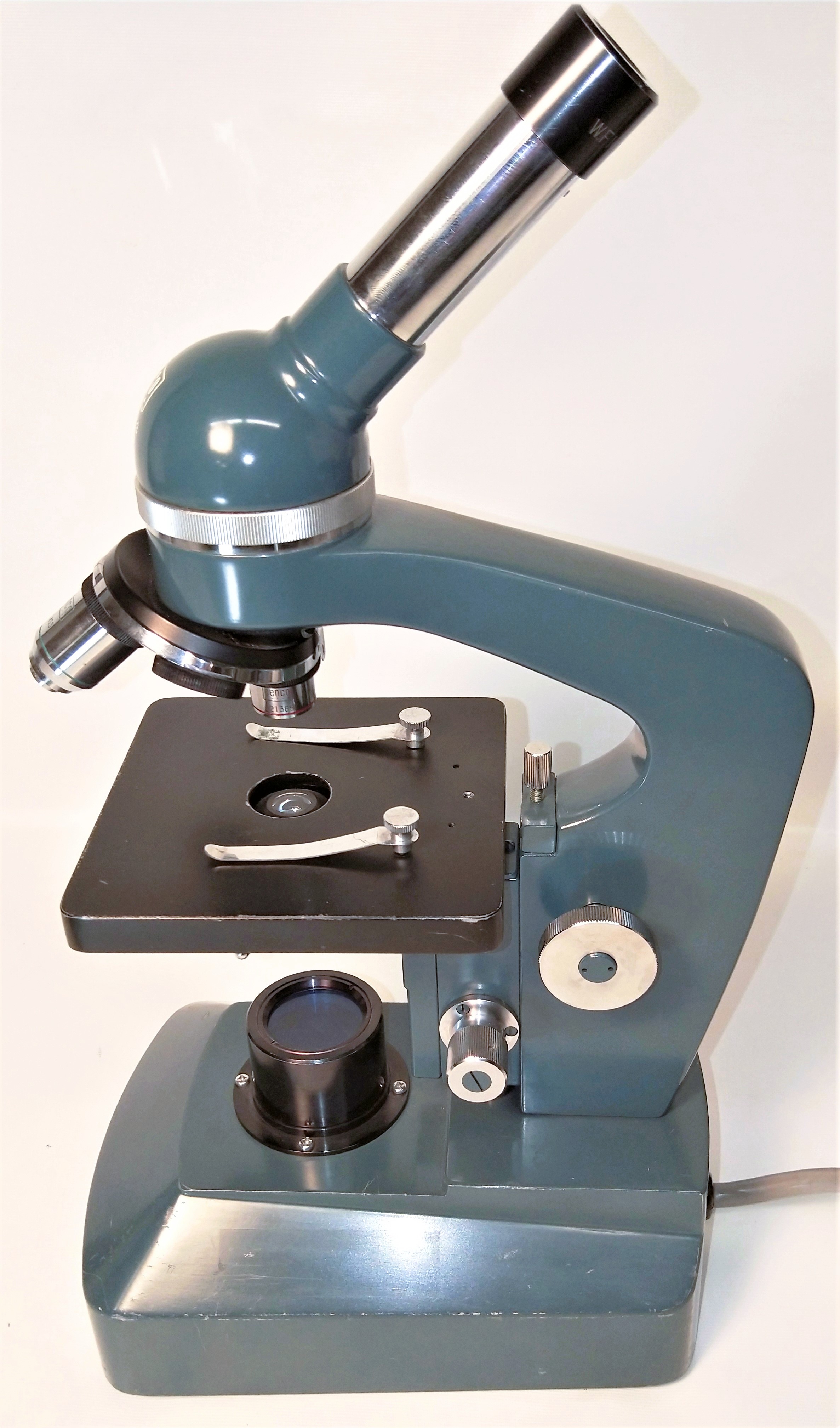 Used Cenco HVS-20 (T60918-33) Monocular Microscope with Illumination (40X to 400X)