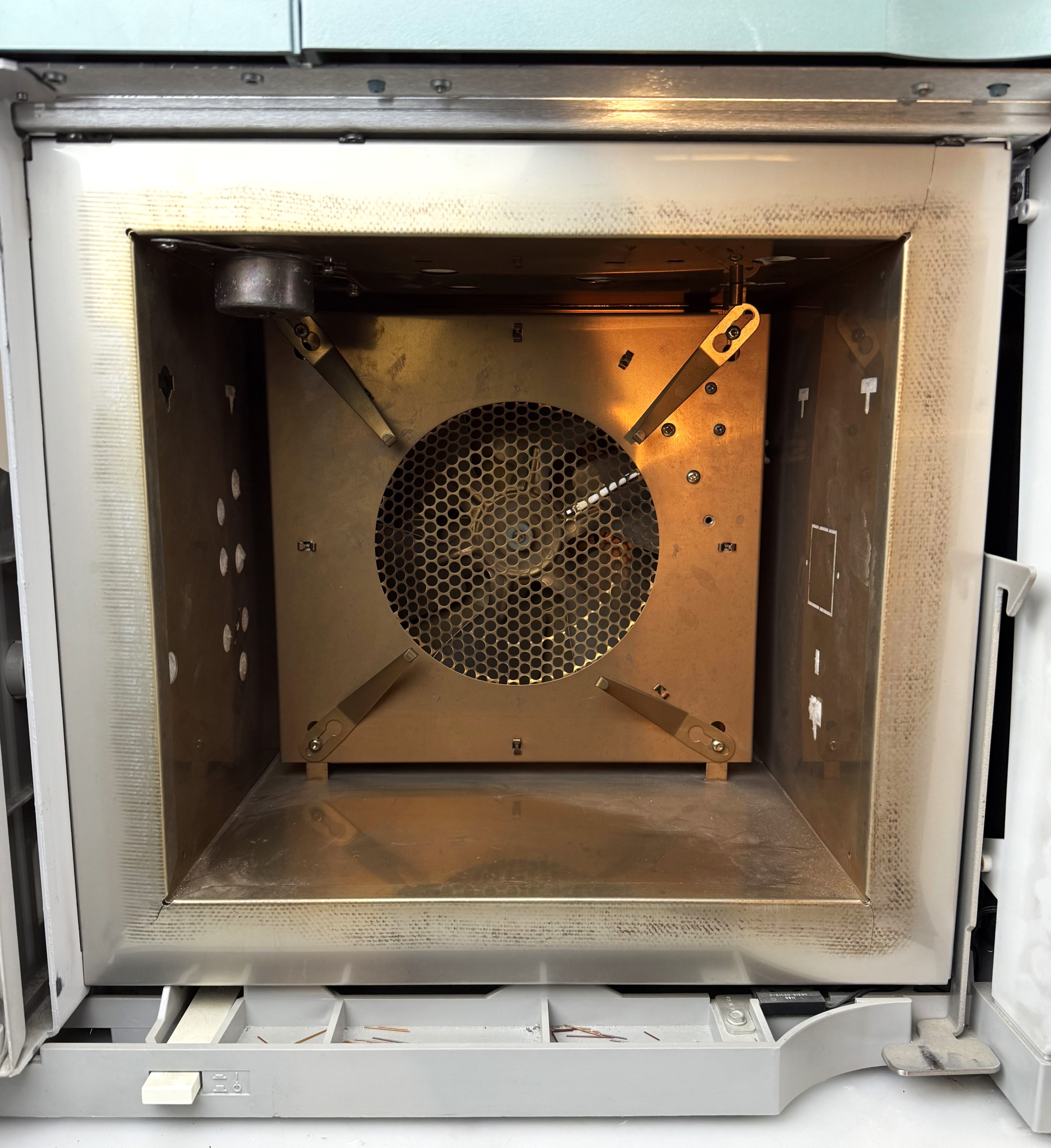 As is Agilent 6890 Series (G1530A) Gas Chromatograph
