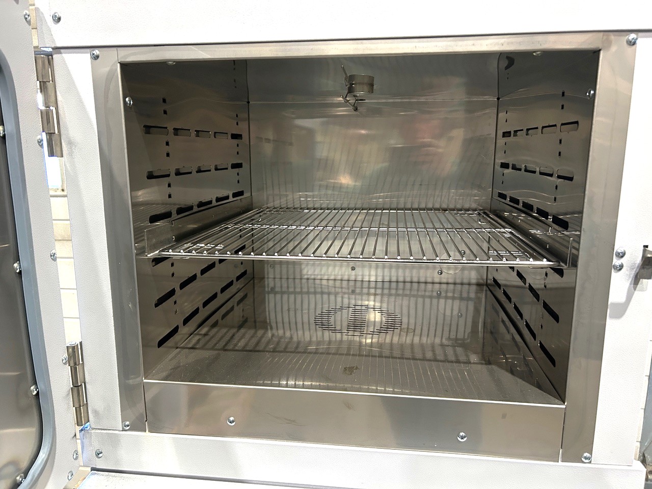 Used Fisher Isotemp 725F (OV700F) Forced-Air Oven (2.5 Cu-Ft)