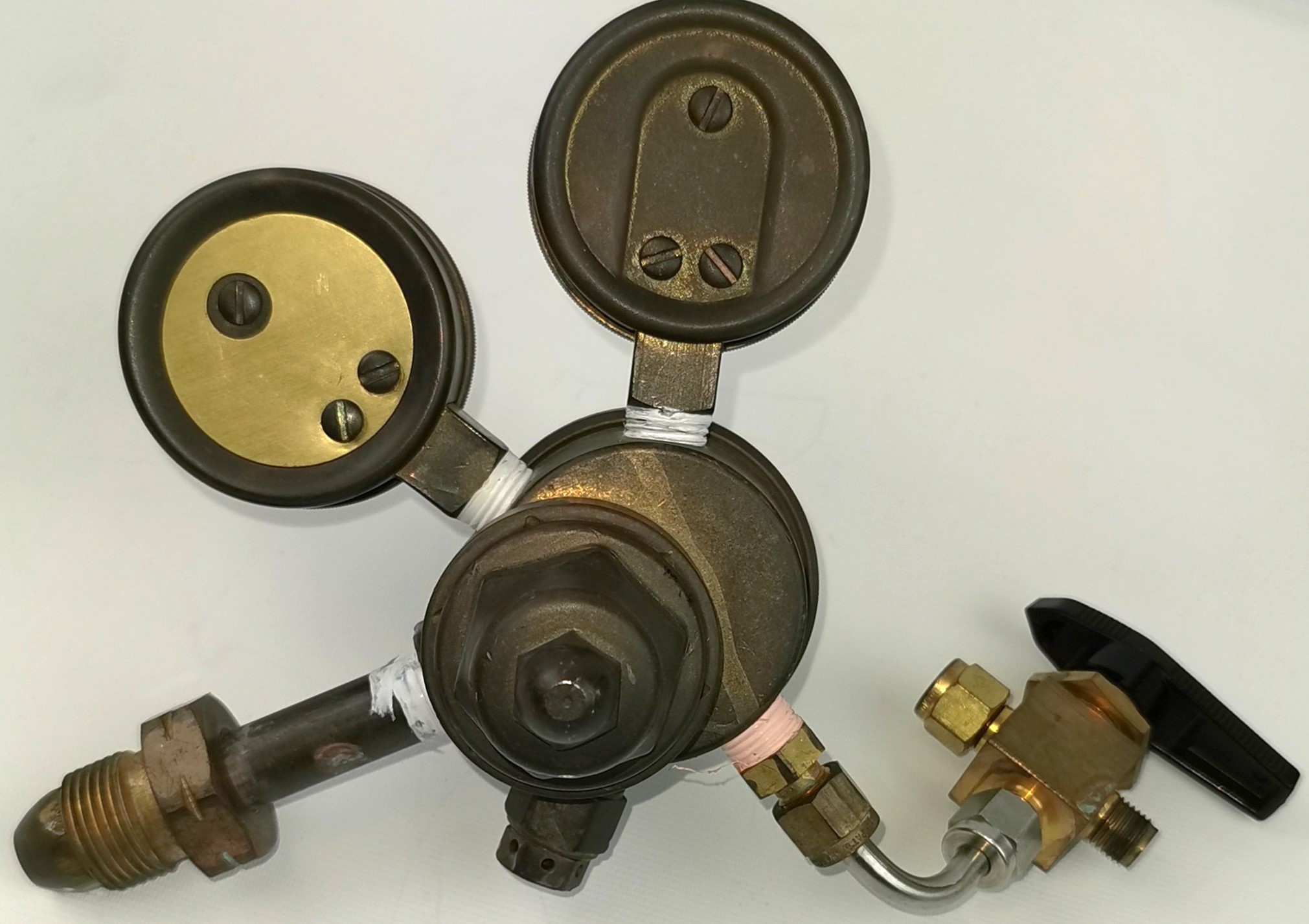 Used Victor VTS 200D Gas Regulator with Swagelok B-43XS4 Valve (CGA 510)