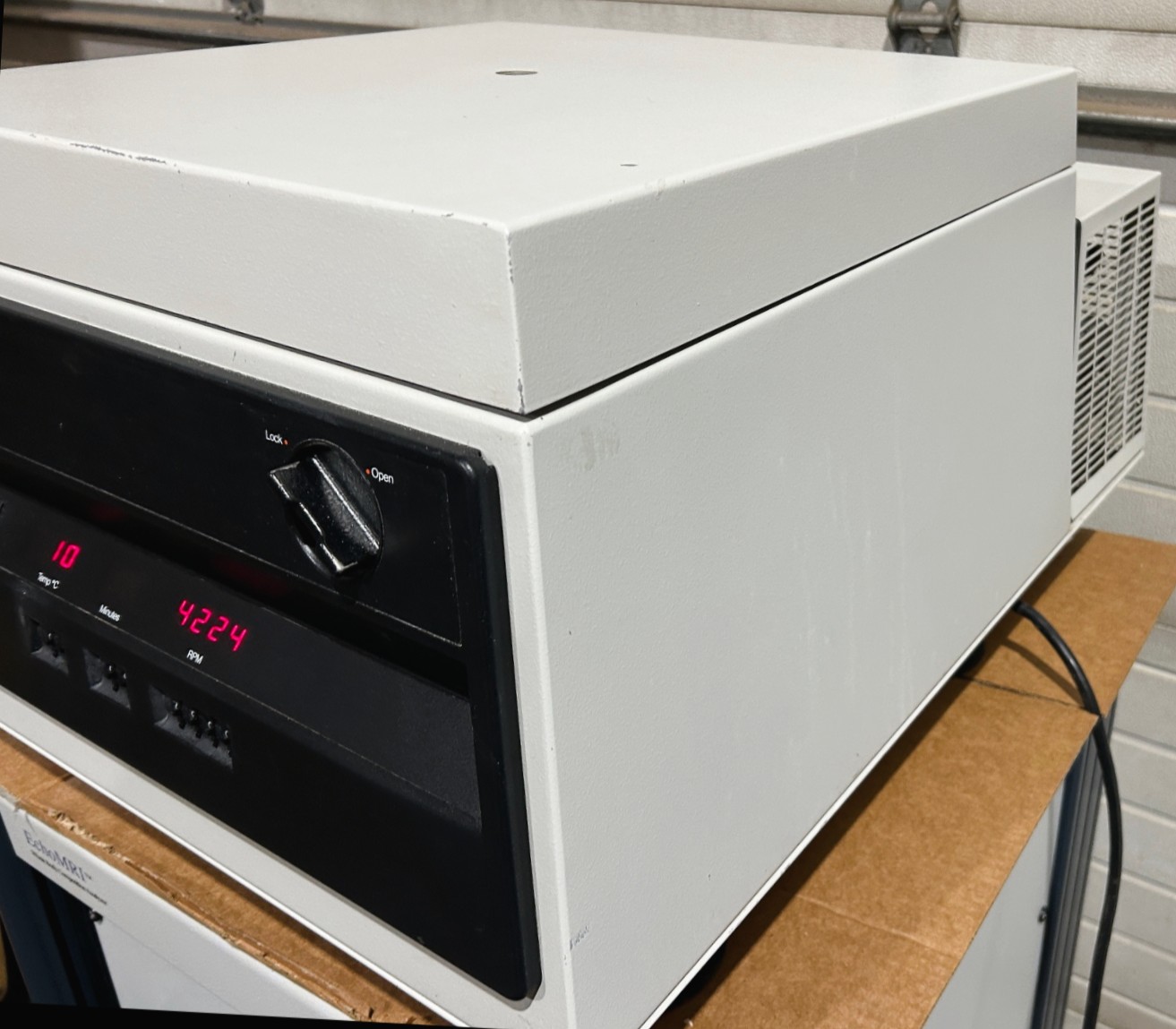 Used IEC Centra-8R Refrigerated Centrifuge with 218 Rotor and Accessories
