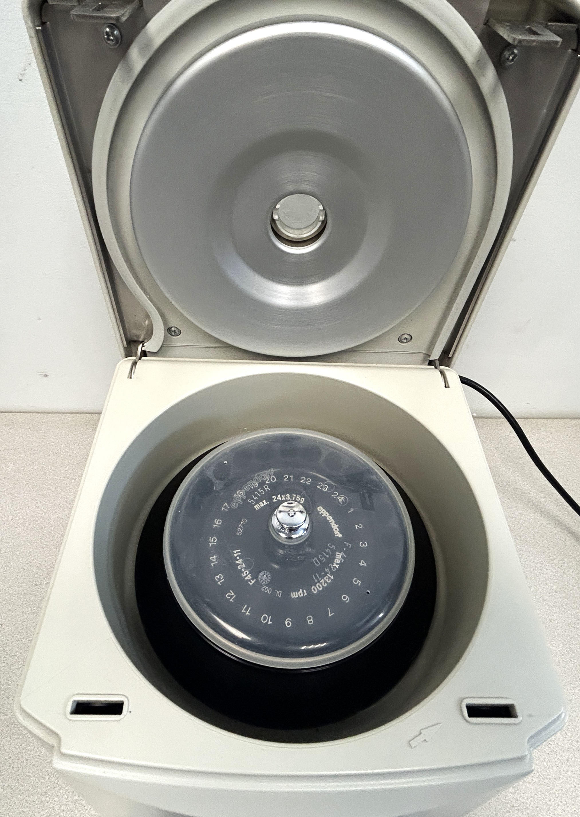Used Eppendorf 5415D Digital Microcentrifuge (24 x 1.5mL)