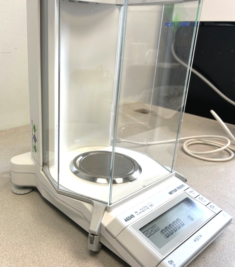 Used Mettler Toledo AG245 Delta-Range Balance (41g x 0.1mg / 210g x 1mg)