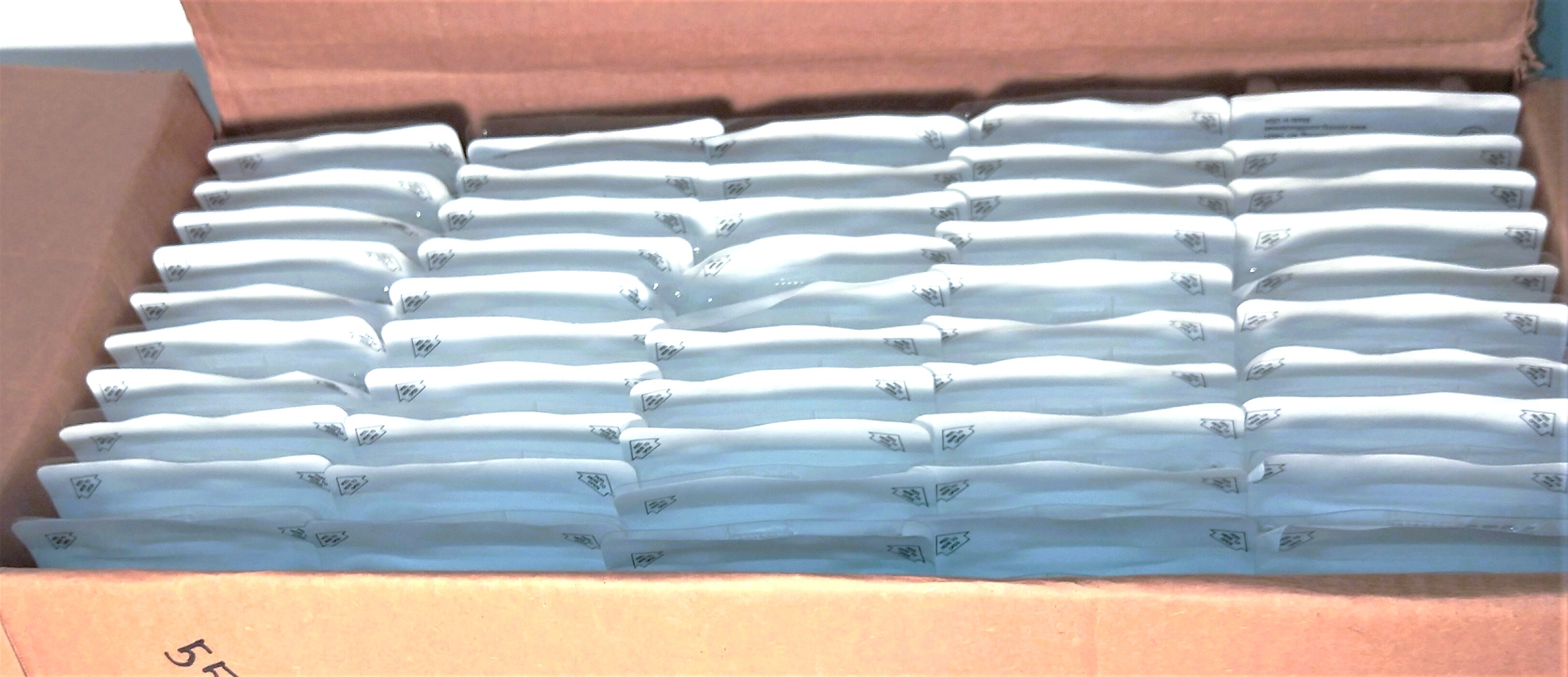 New Open Box Corning Costar 3524 Flat-Bottom Cell Culture Microplate Trays with Lid (Box of 55)