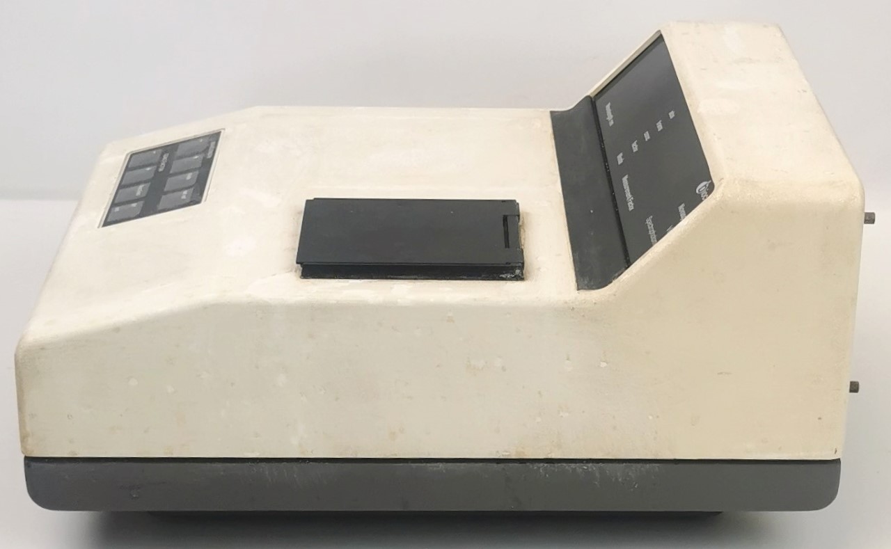Used Biochrom Novaspec II Visible Spectrophotometer (325 to 900nm)