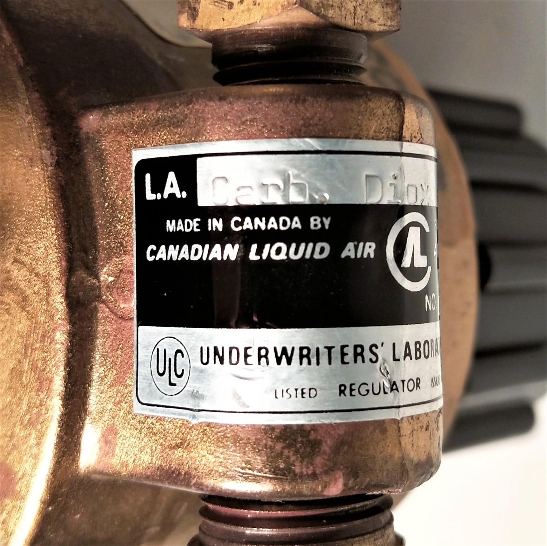 Used Liquid Air Carbon Dioxide Brass Regulator (CGA 580)