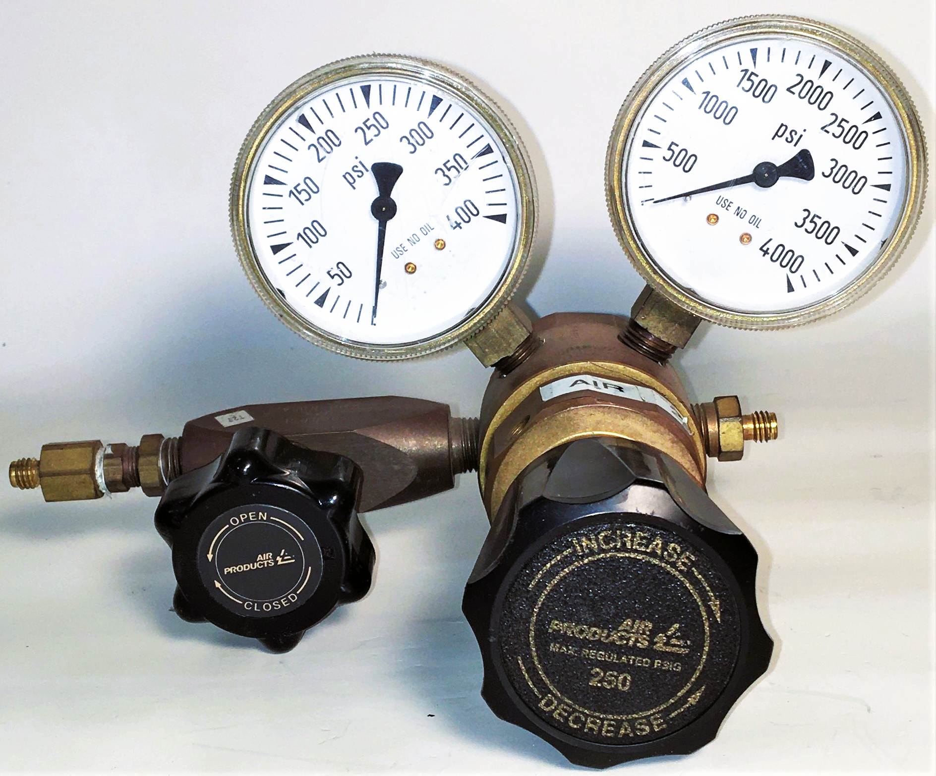 Used Air Products Nova B 44MF Dual Stage Brass Regulator