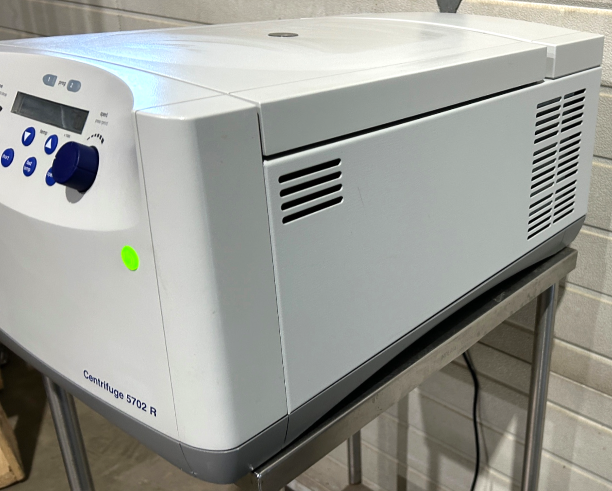 Used Eppendorf 5702R Refrigerated Centrifuge with Rotor and Accessories (4 x 100mL)