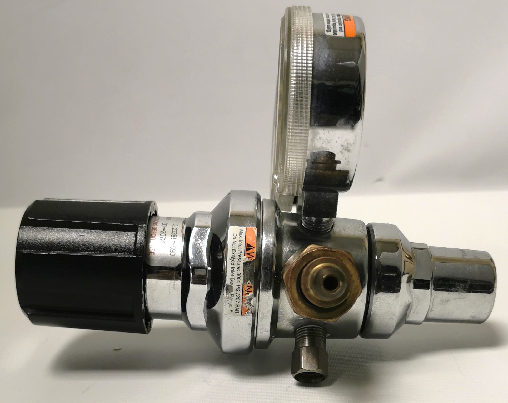 Used Liquid Air 2123381-590 Stainless-Steel Air Regulator (CGA 590)