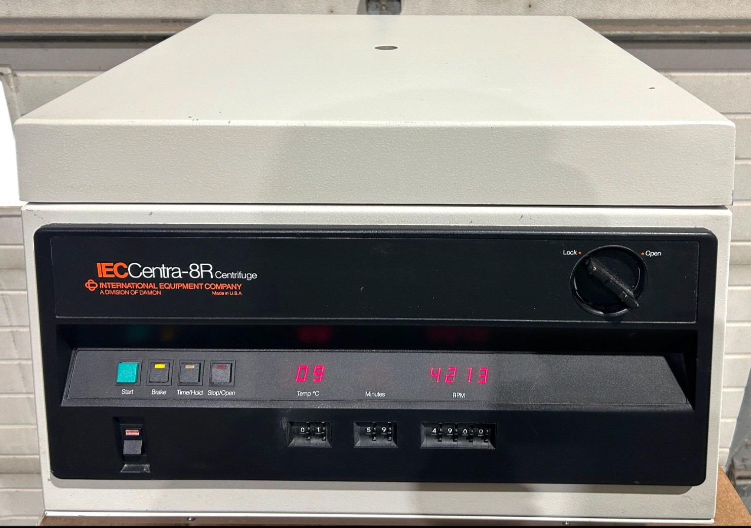 Used IEC Centra-8R Refrigerated Centrifuge with 218 Rotor and Accessories