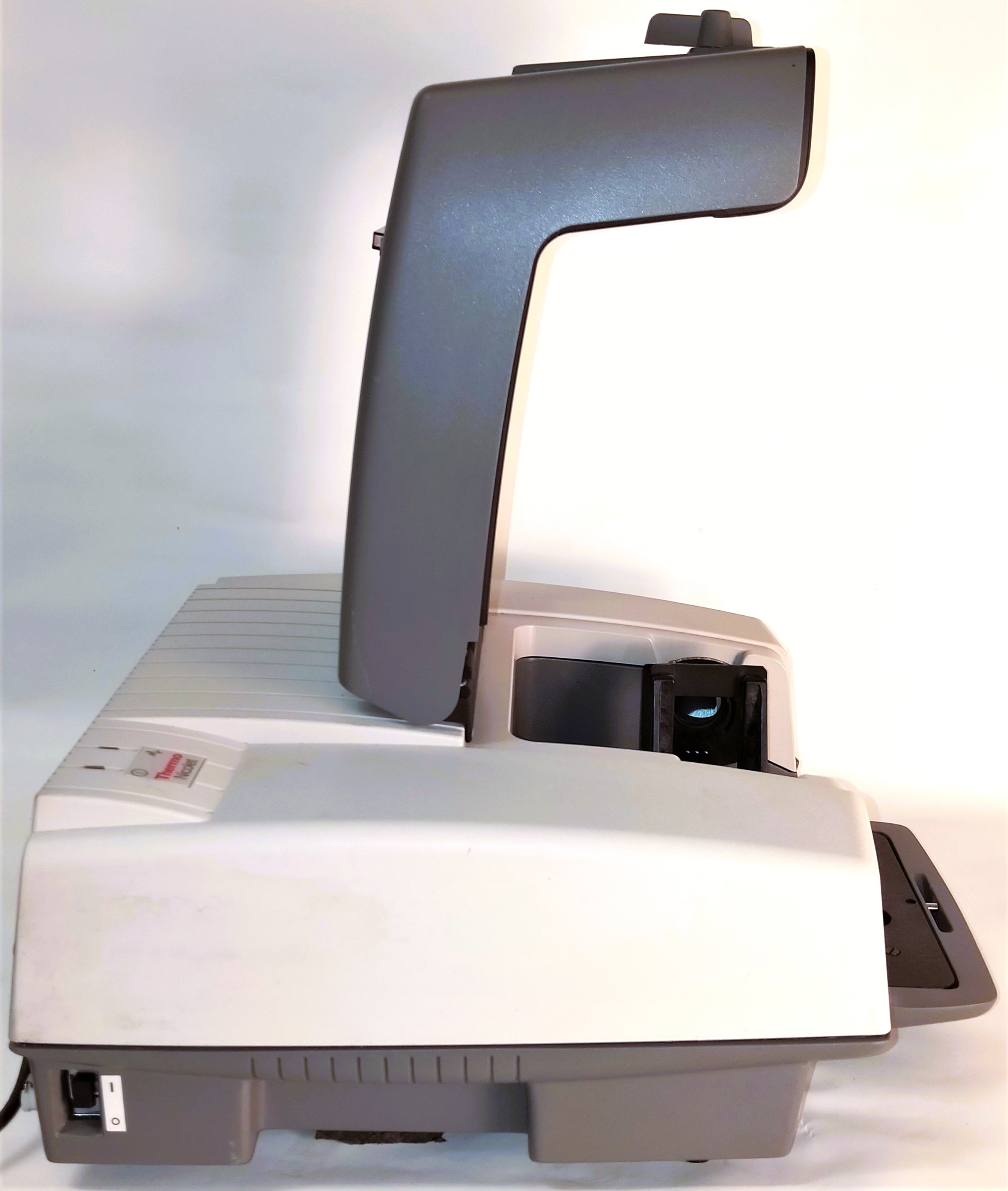 Used Thermo Nicolet Avatar 360 ESP FT-IR Spectrophotometer with Carrying Case