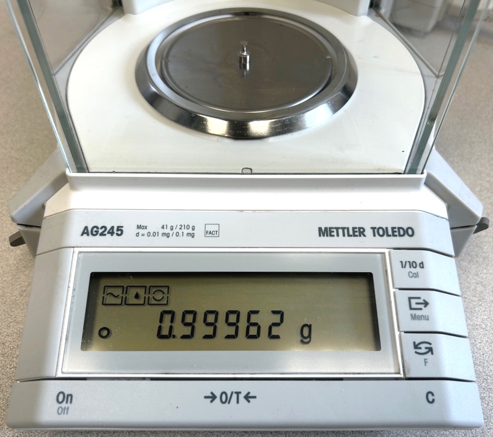 Used Mettler Toledo AG245 Delta-Range Balance (41g x 0.1mg / 210g x 1mg)