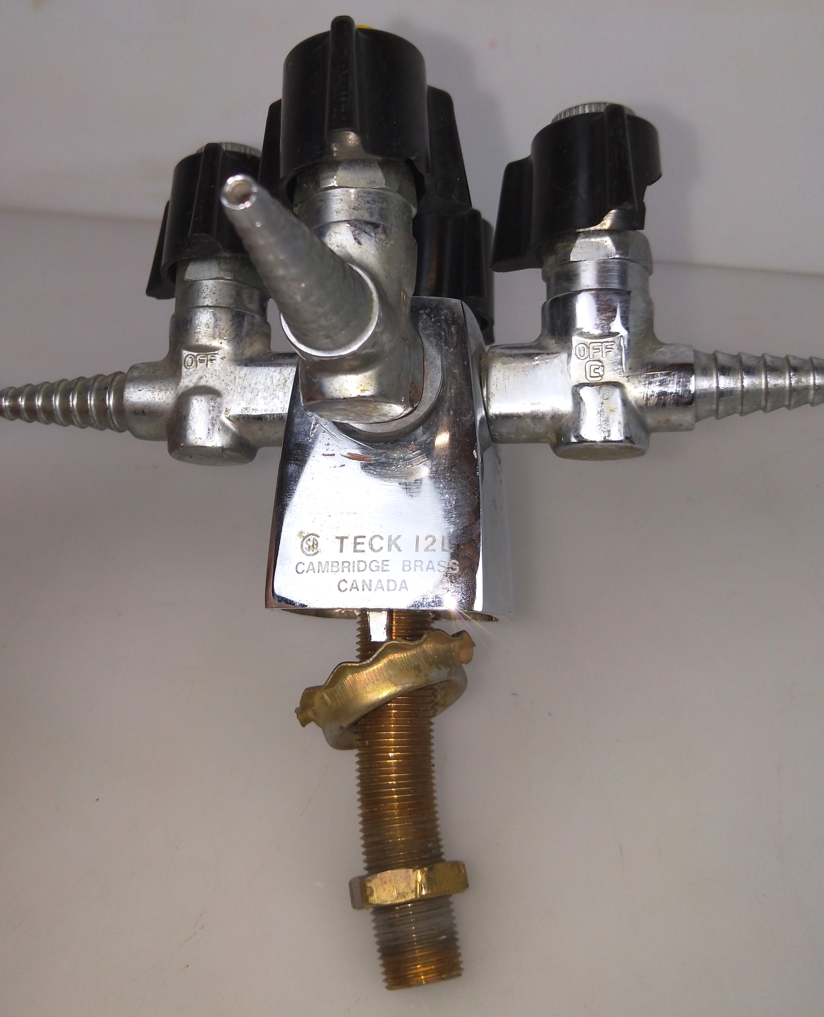 Used Deck-Mounted Turret with 4-Way Lab Gas Ball Valve