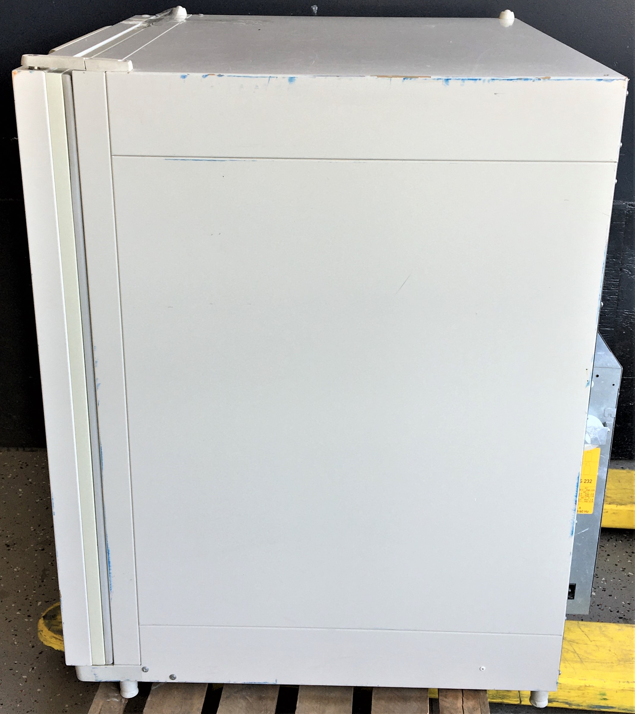 Used Heraeus HERAcell 240 CO2 Incubator - 8.4 Cu-Ft