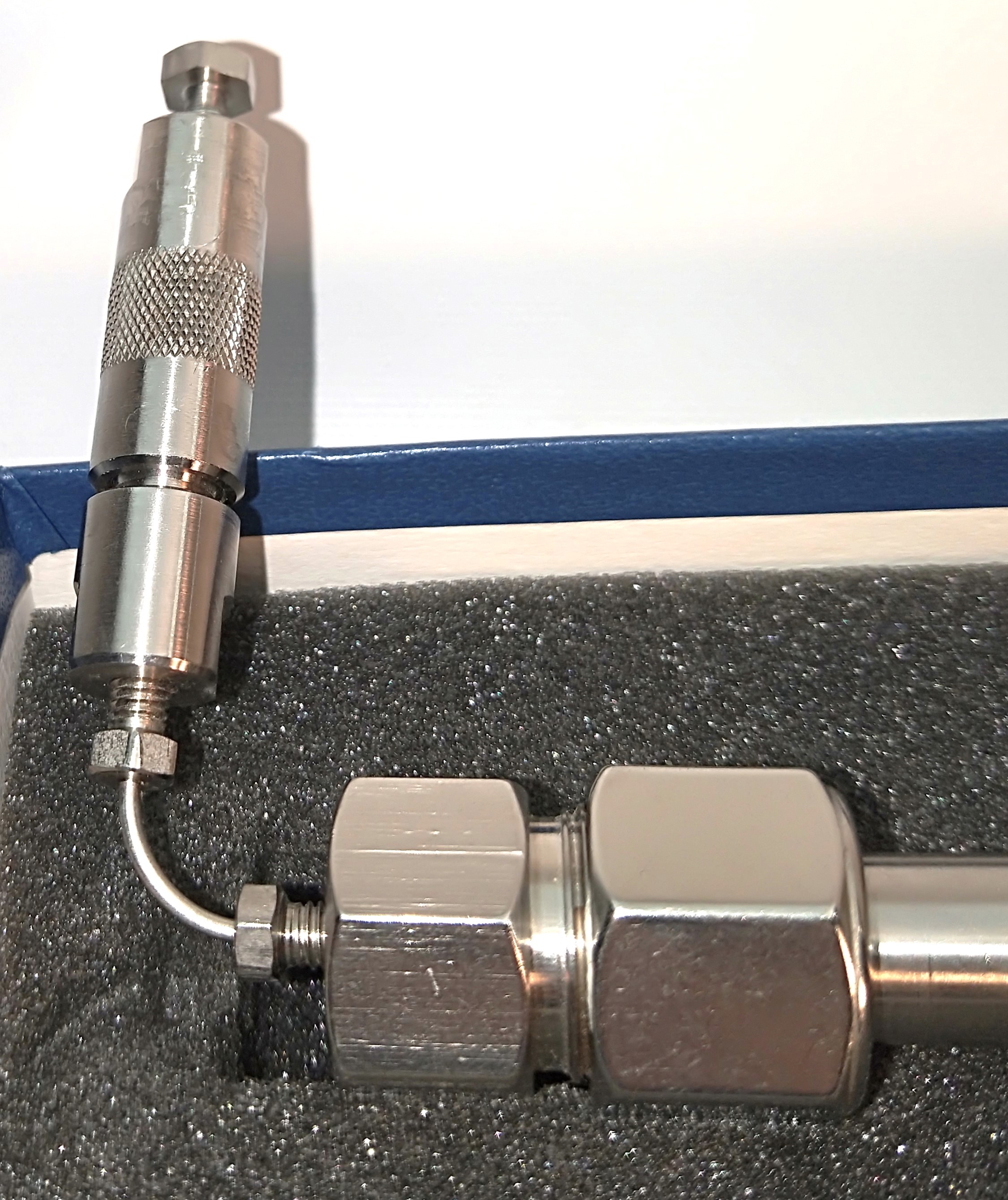 New Open Box Agilent Zorbax ODS C18 Semi-Prep HPLC Column (25 cm × 4.6 mm x 5µm)