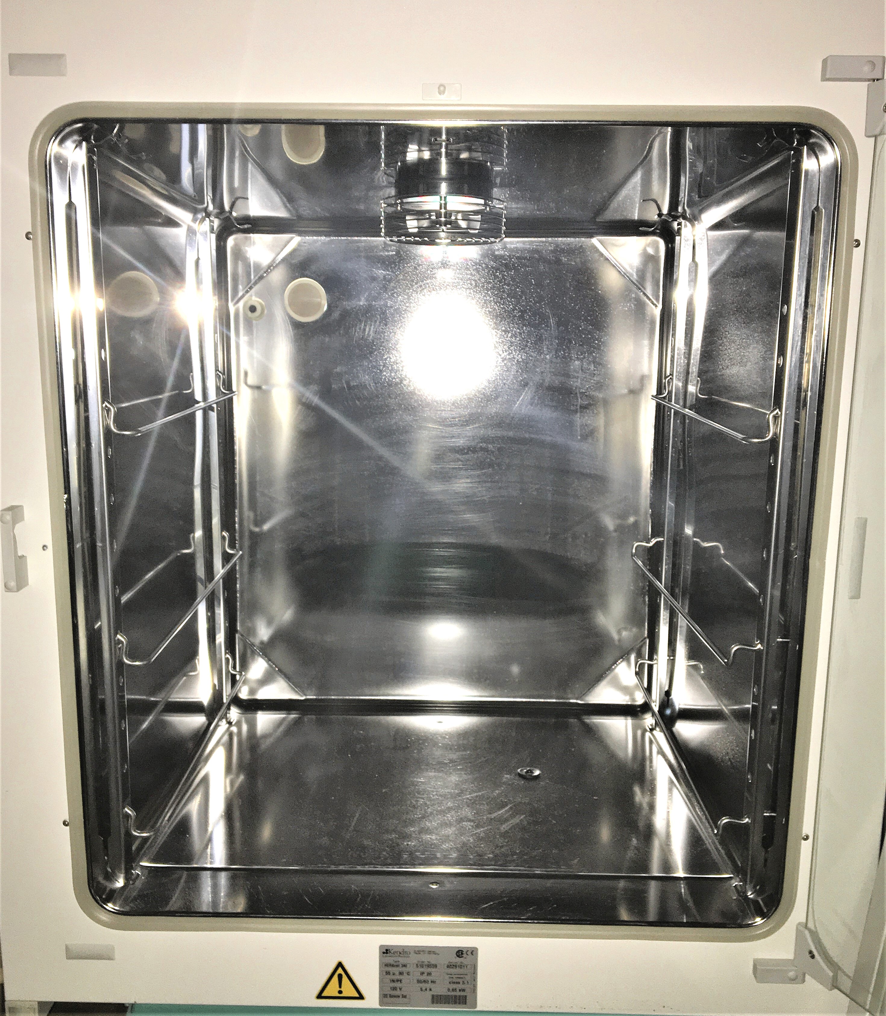 Used Heraeus HERAcell 240 CO2 Incubator (8.4 Cu-Ft)