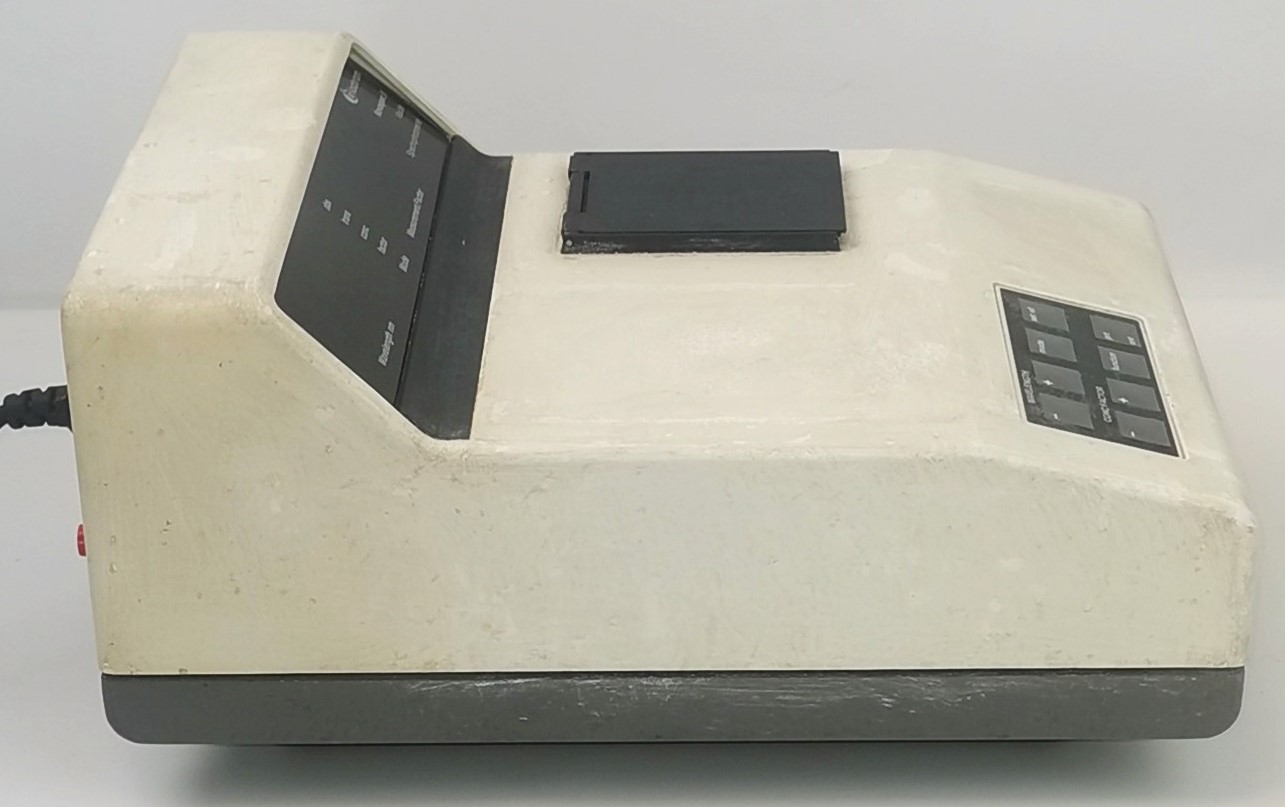 Used Biochrom Novaspec II Visible Spectrophotometer (325 to 900nm)