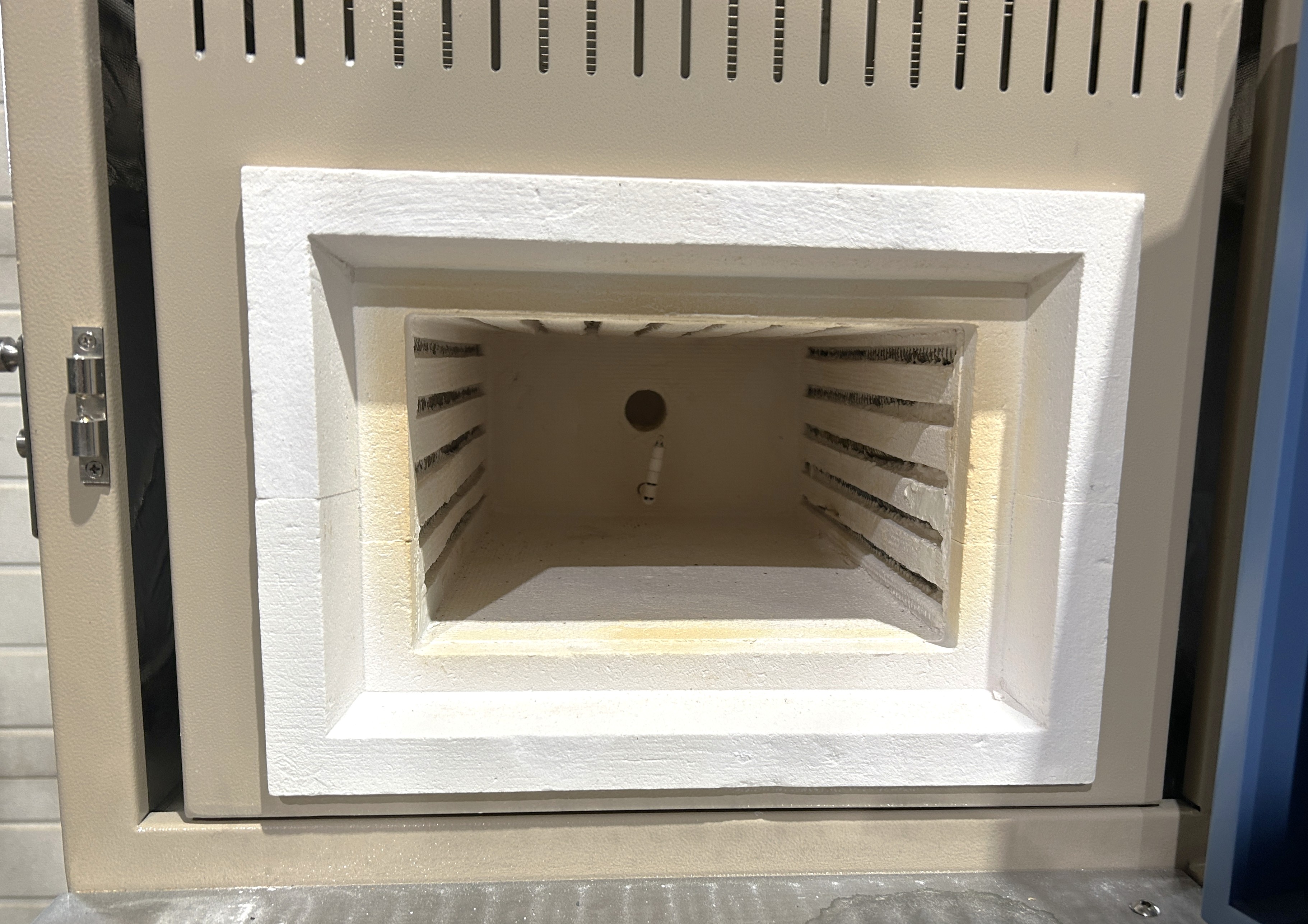 Used MTI KSL-1200X Programmable Muffle Furnace (0.95 Cu-Ft)