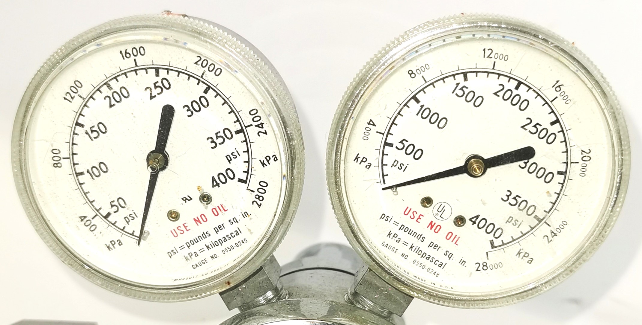 Used Praxair (Concoa) 2124331-350 Dual-Stage Hydrogen Regulator (CGA 350)