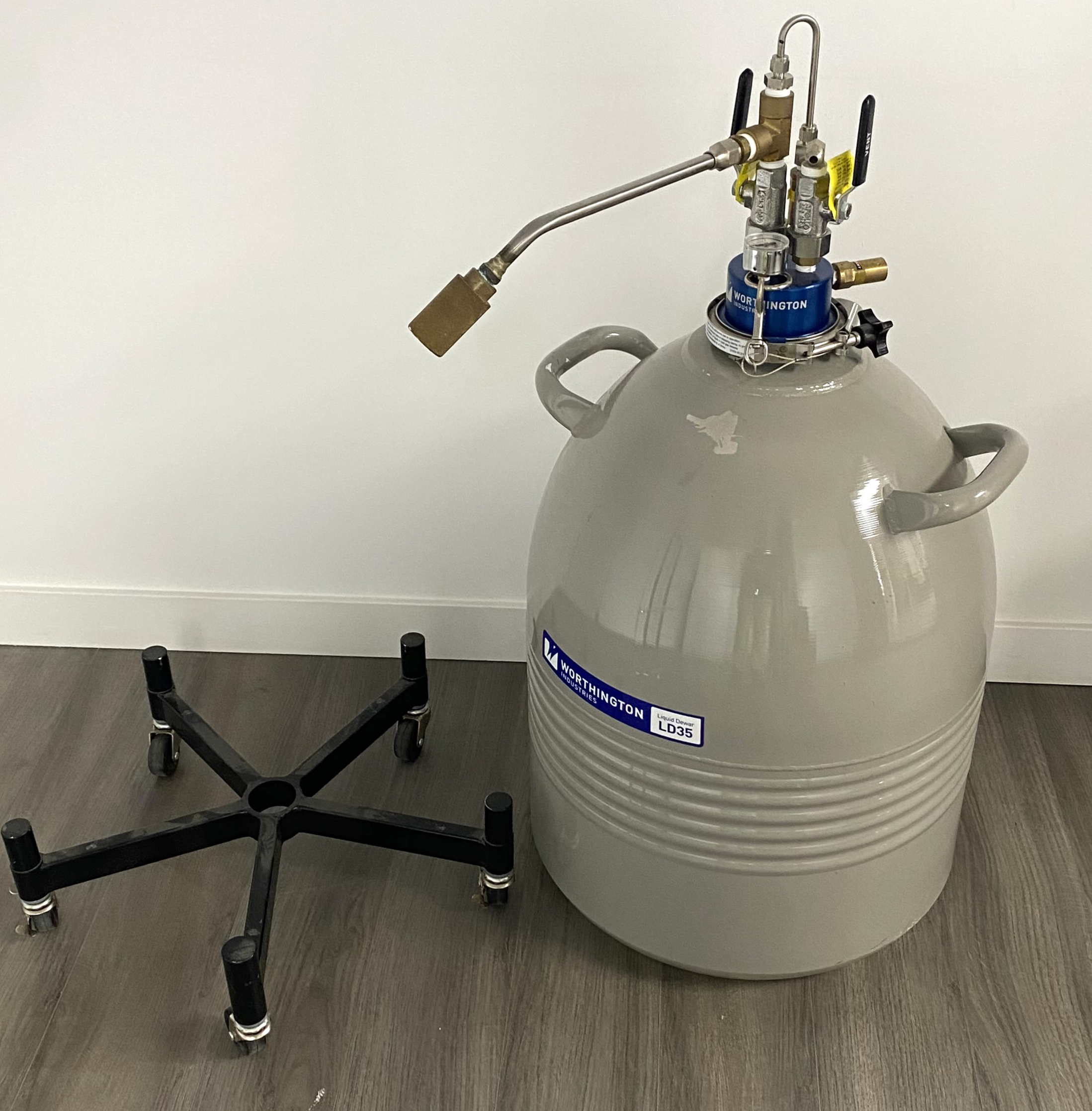 Used Worthington Industries LD35 liquid nitrogen dewar / cryogenic storage tank 35L
